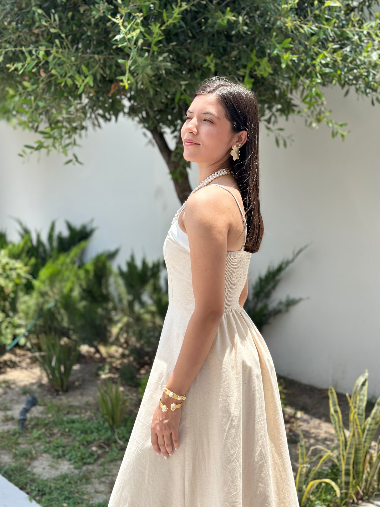 Vestido beige detalle borde