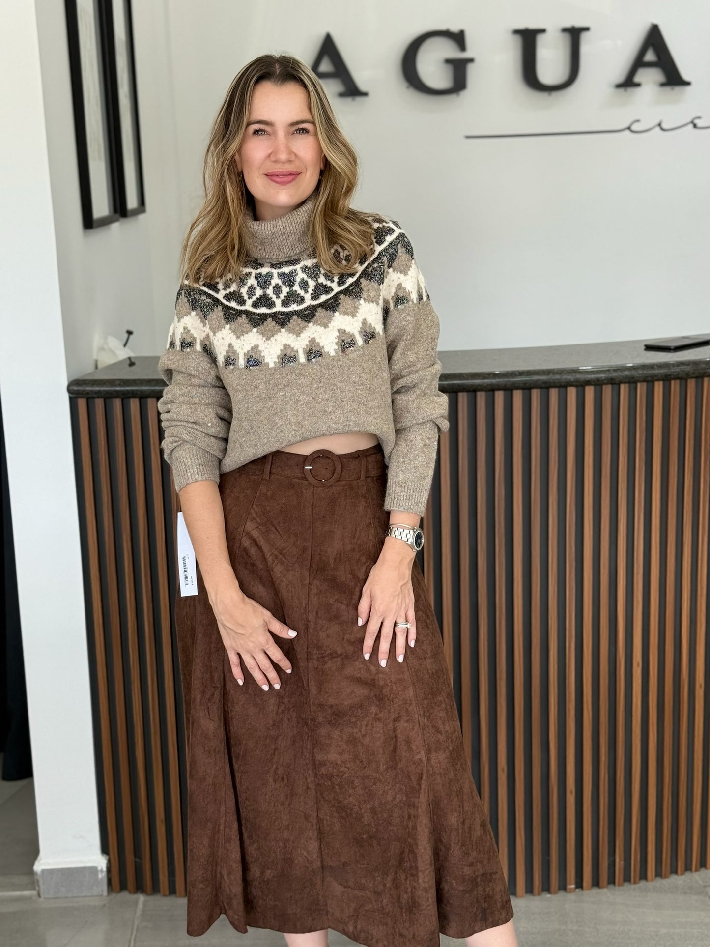 Suéter tejido cuello alto diseño