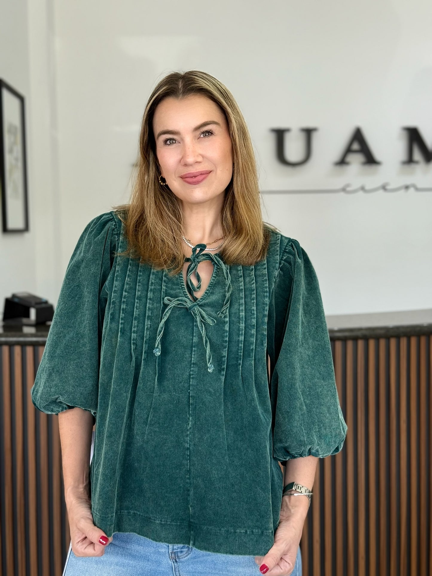 Blusa verde detalle moños
