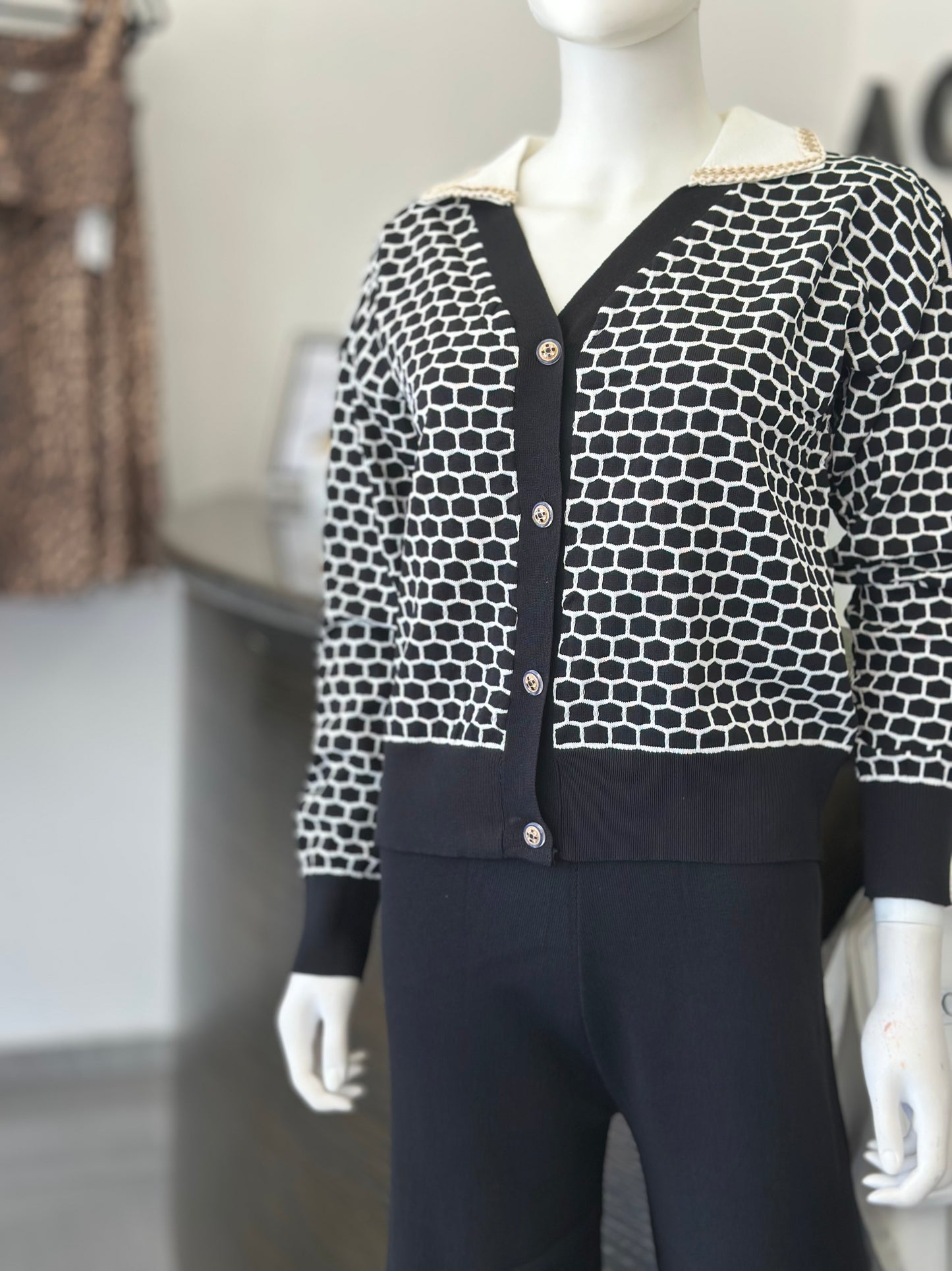 Set pantalón negro / suéter blanco y negro