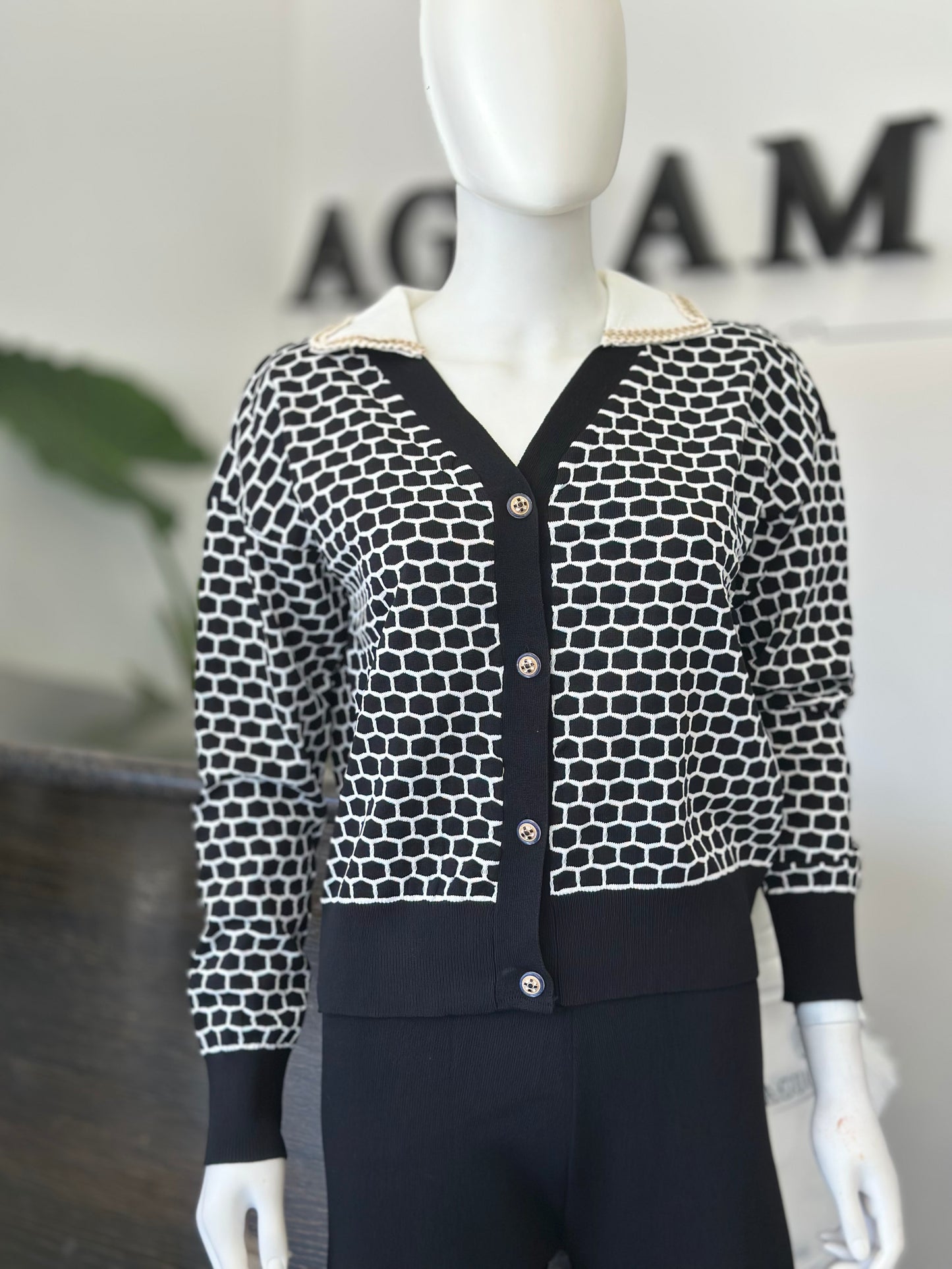 Set pantalón negro / suéter blanco y negro