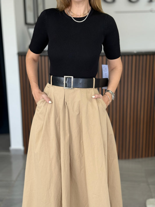 Vestido negro y beige con cinturón