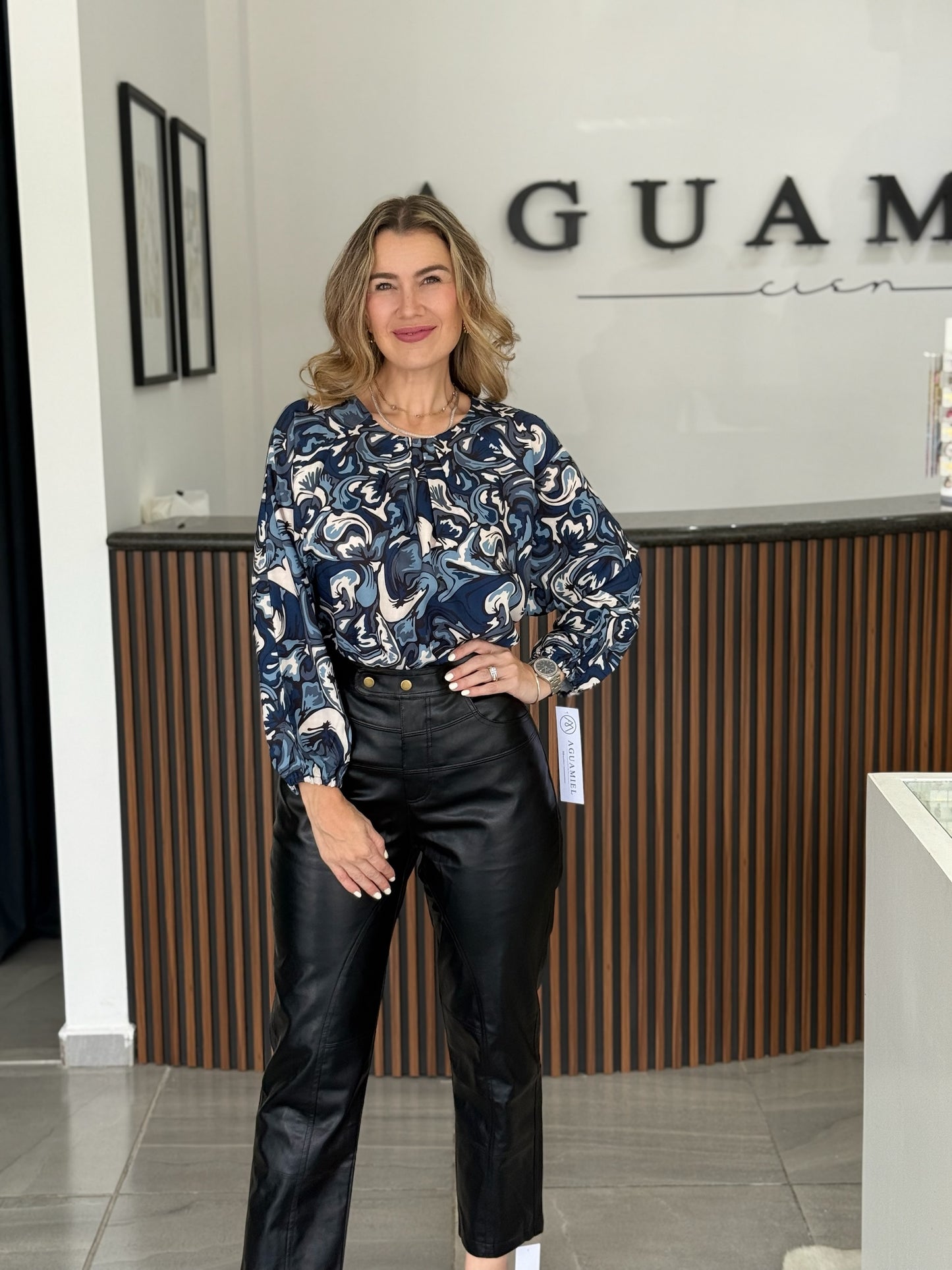 Blusa azul garigoleado