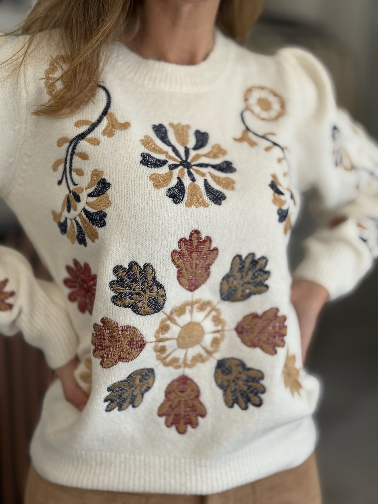Suéter Floral Bordado