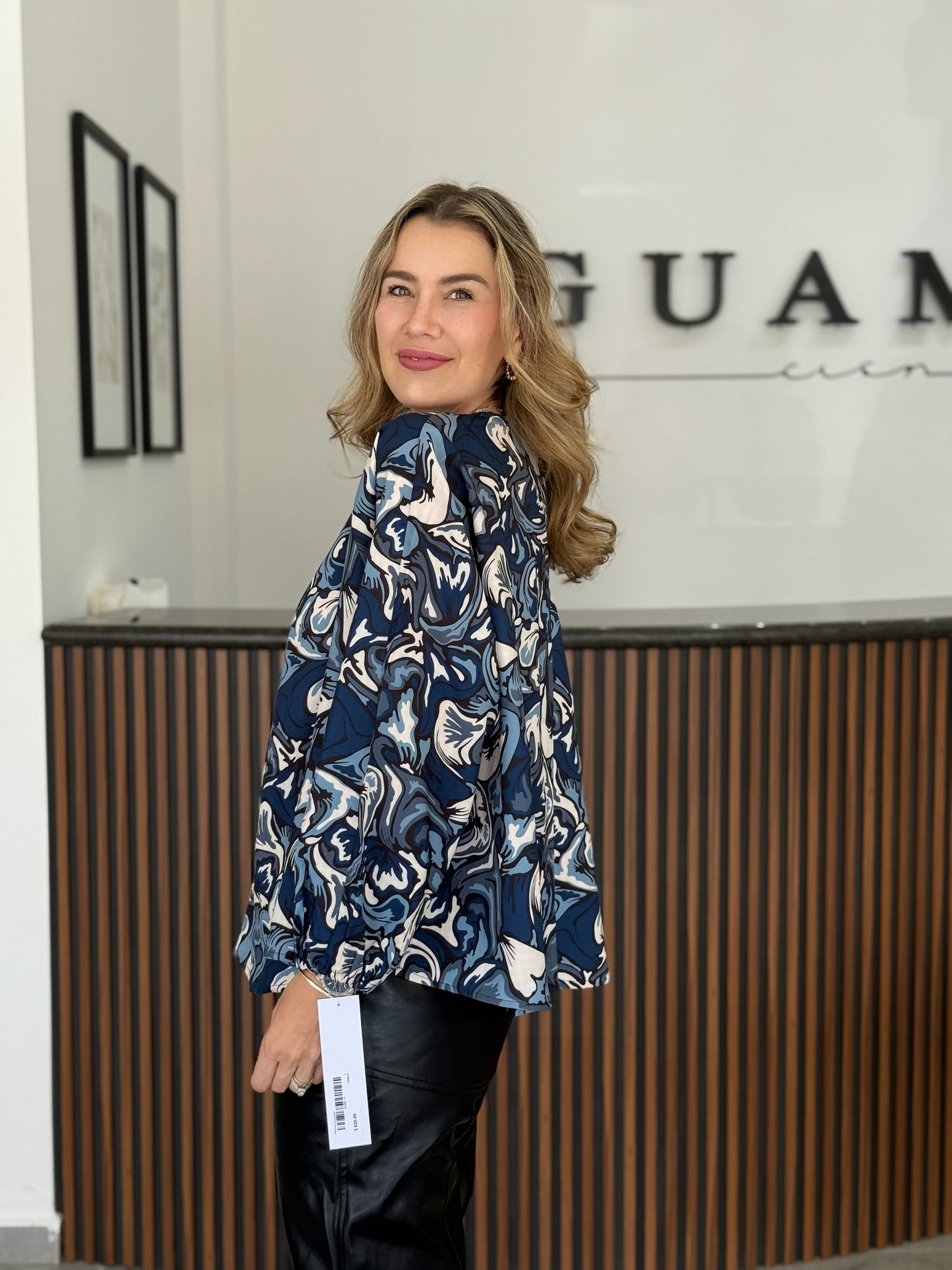 Blusa azul garigoleado
