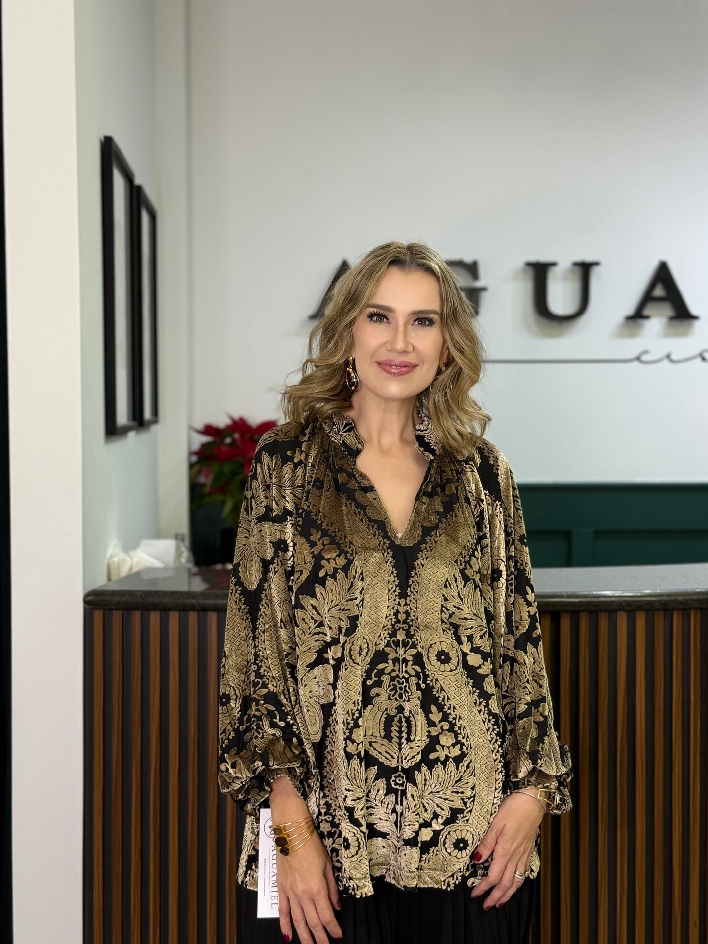 Suéter Negro Floral de Manga Globo