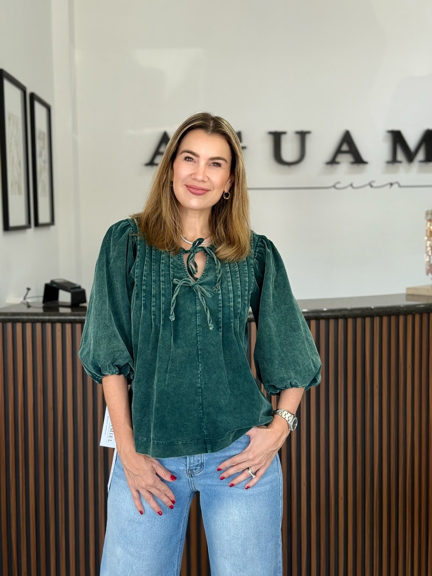Blusa verde detalle moños