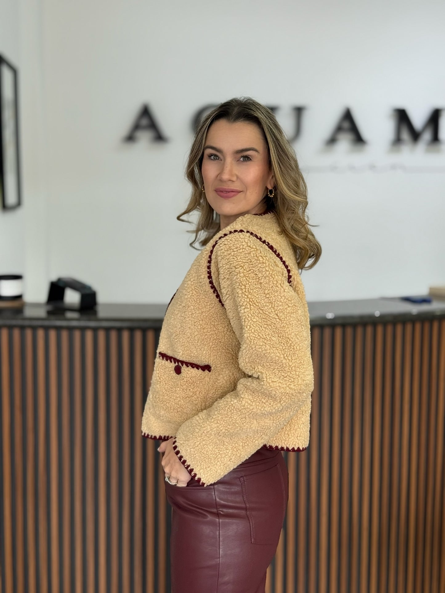 Chaqueta shearling camel