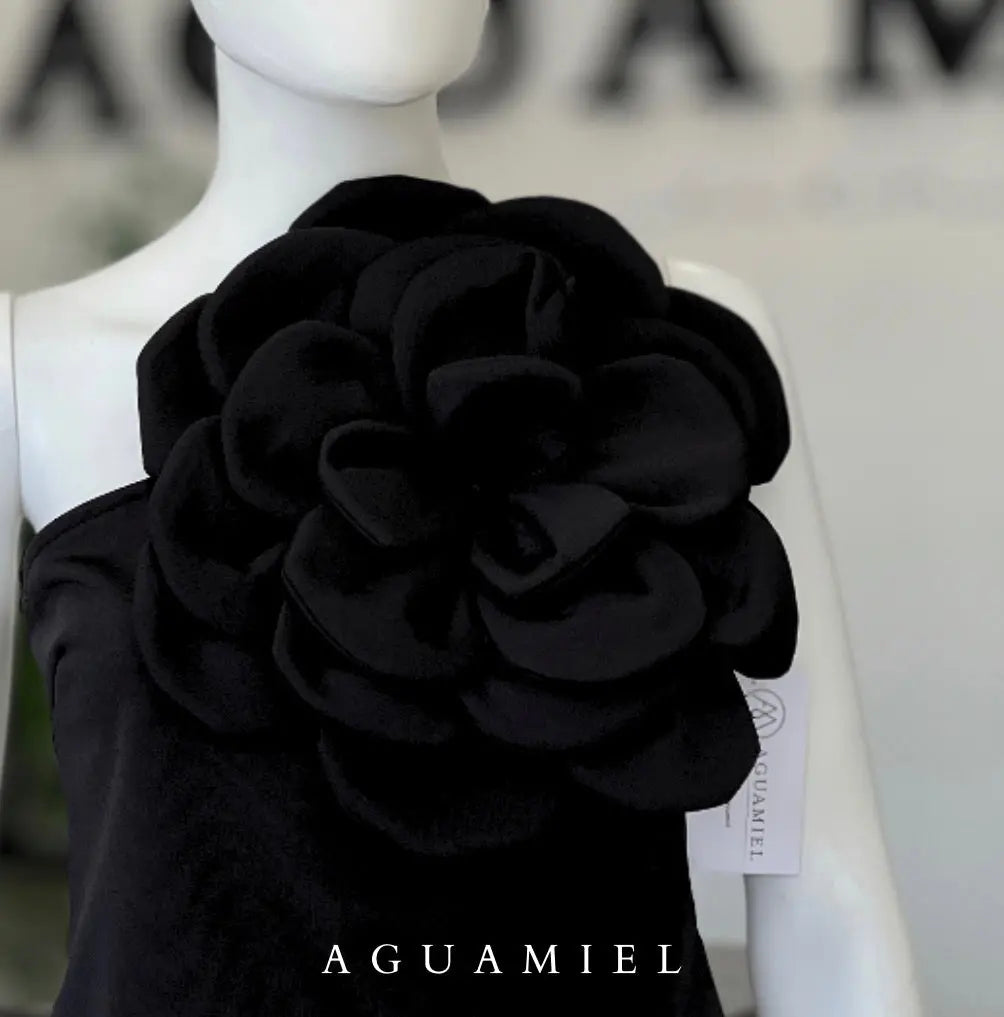Blusa 1 hombro flor