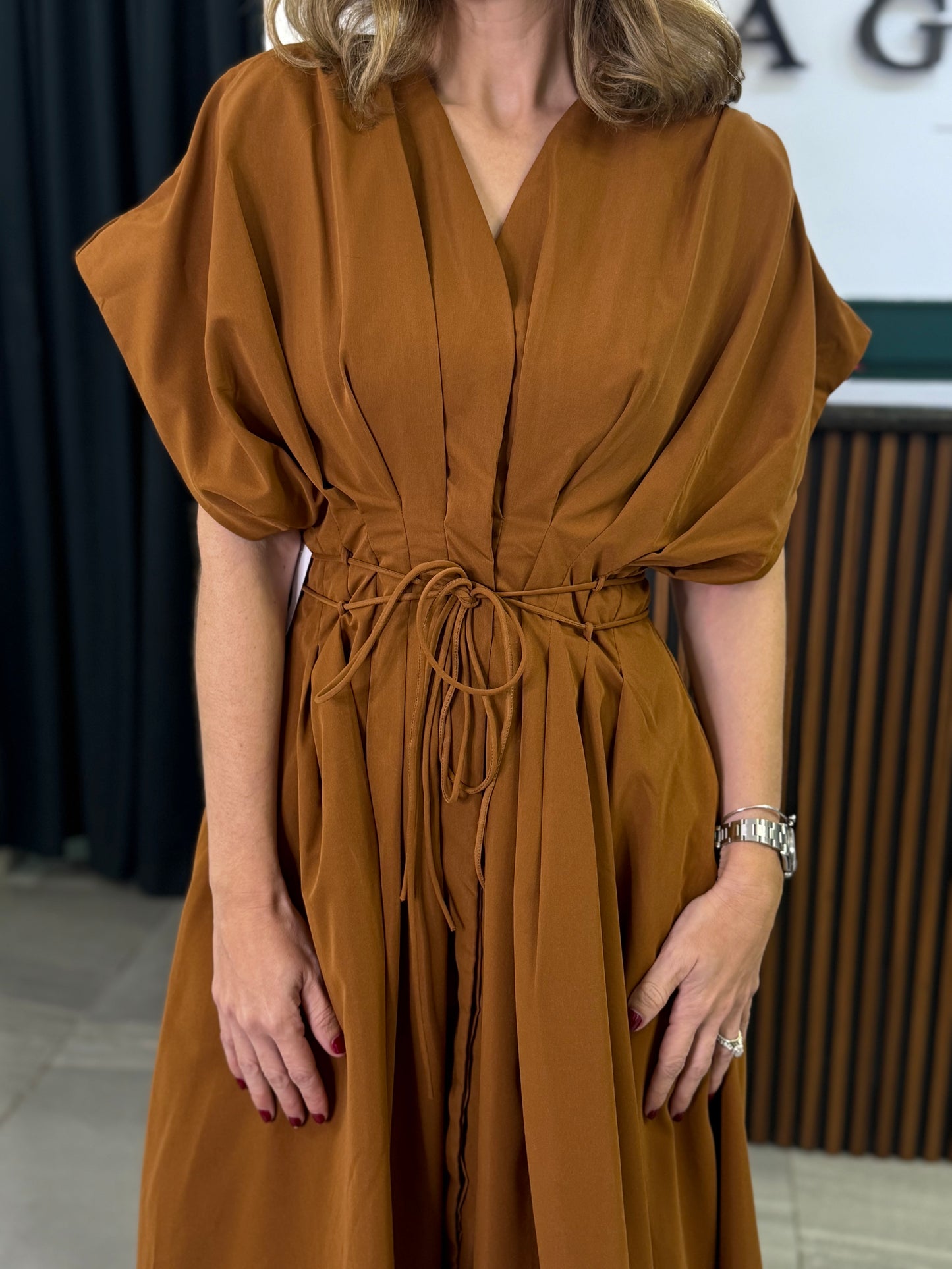 Pleated Vestido Midi Café