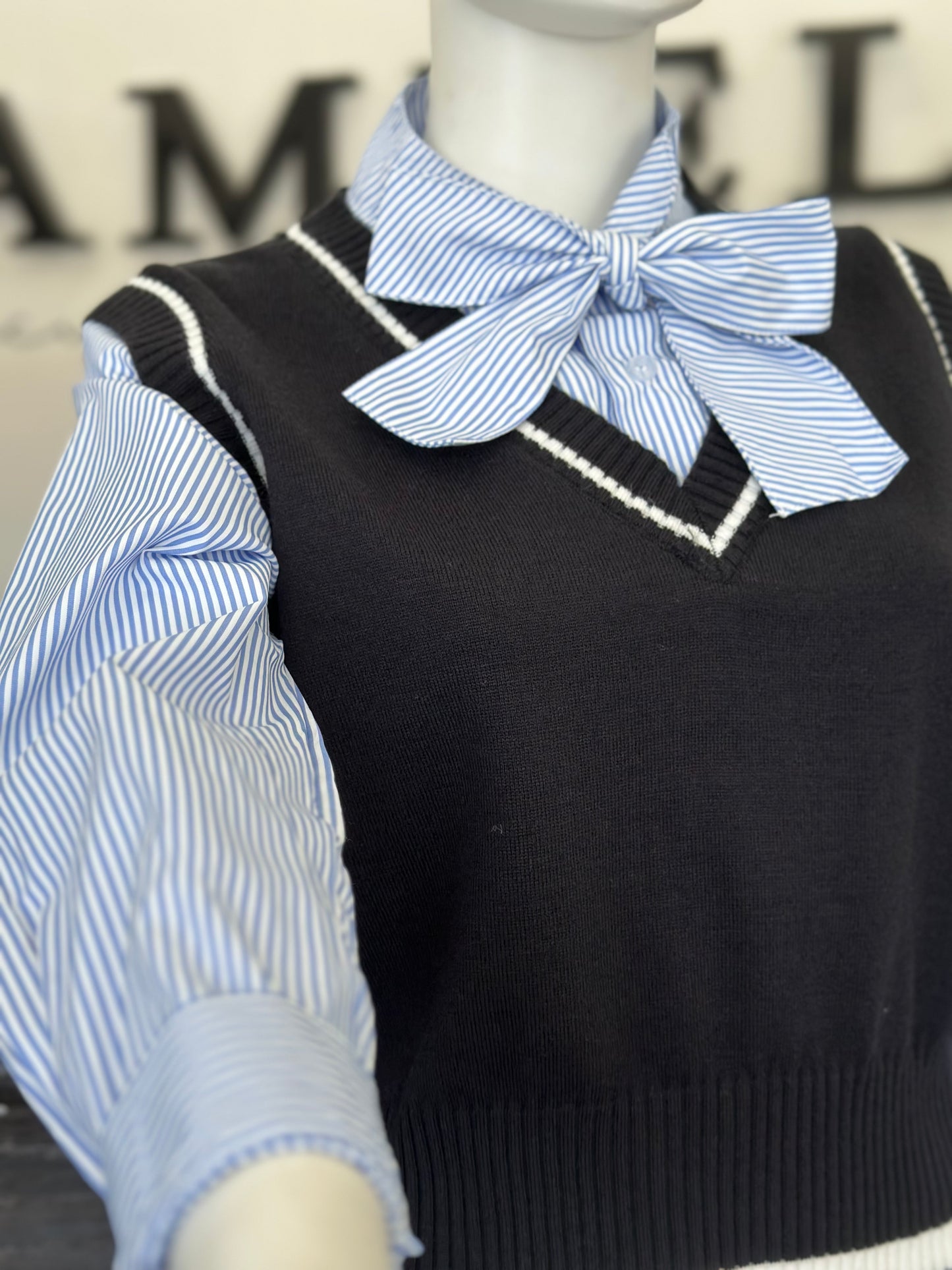 Camisa rayas chaleco negro