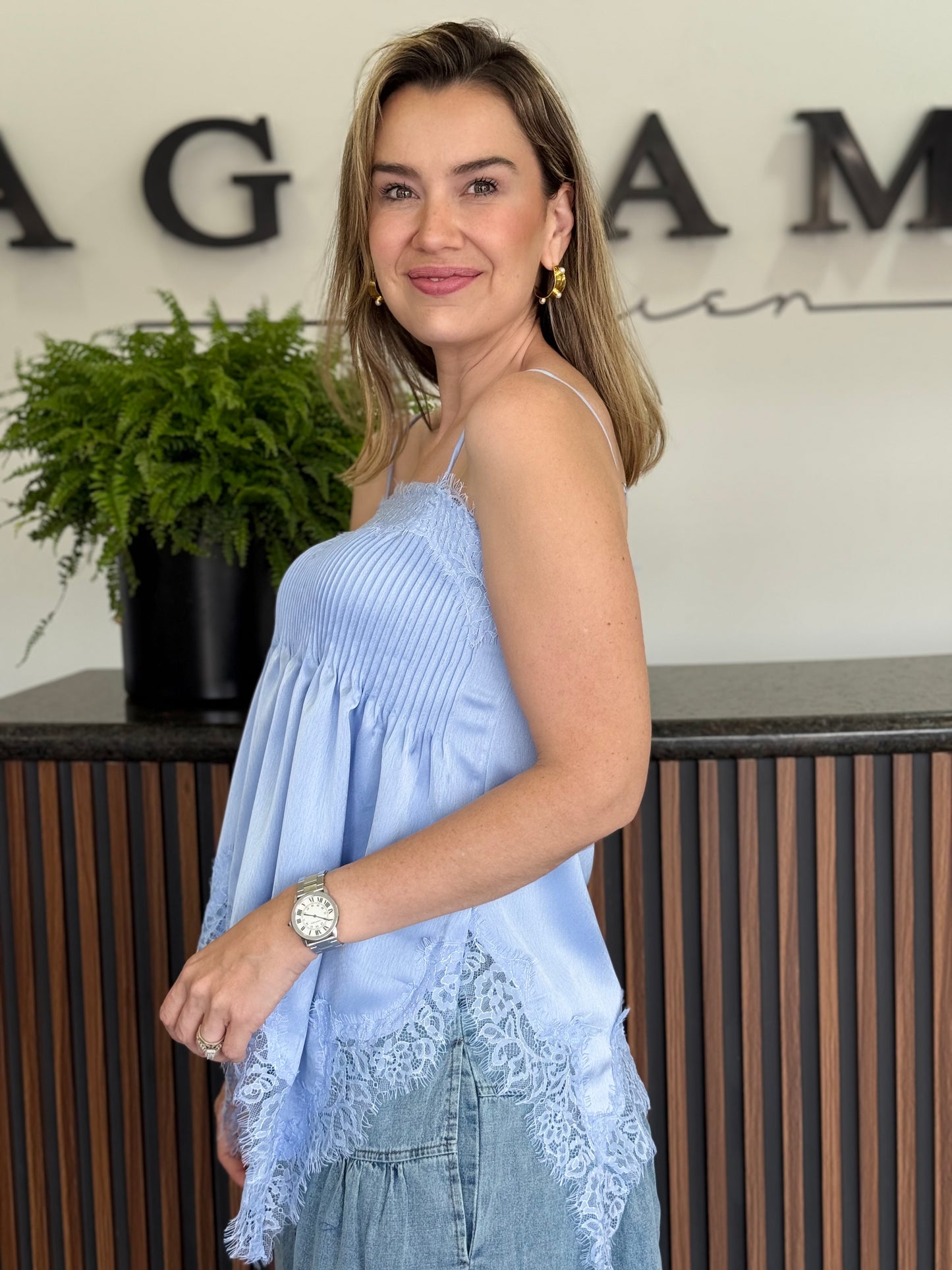 Blusa celeste encaje
