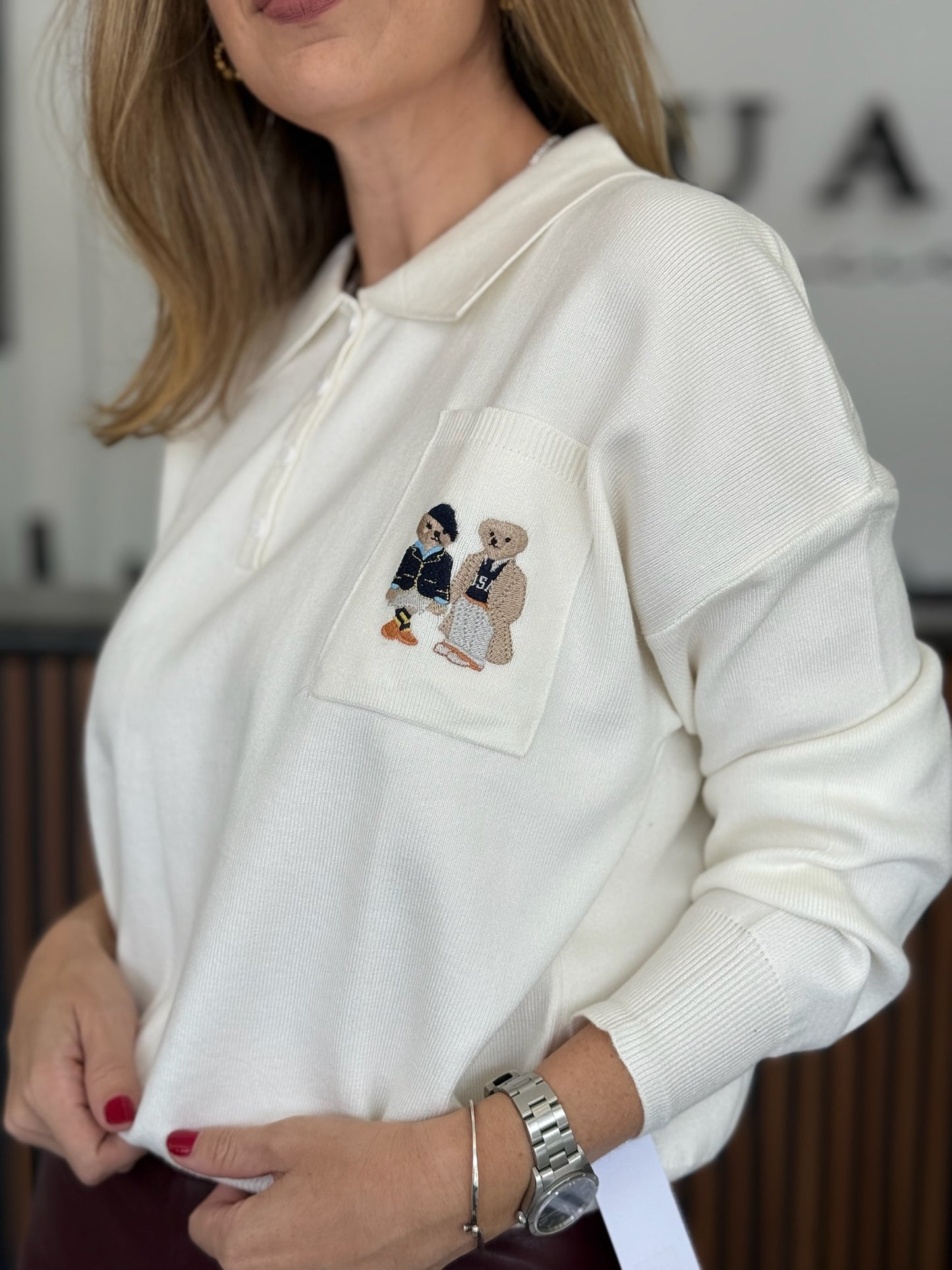 Sueter blanco detalle oso