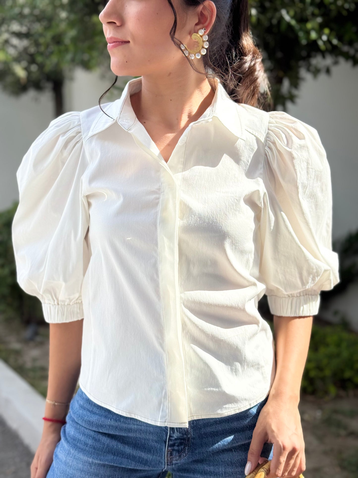 Blusa blanca costuras cafe