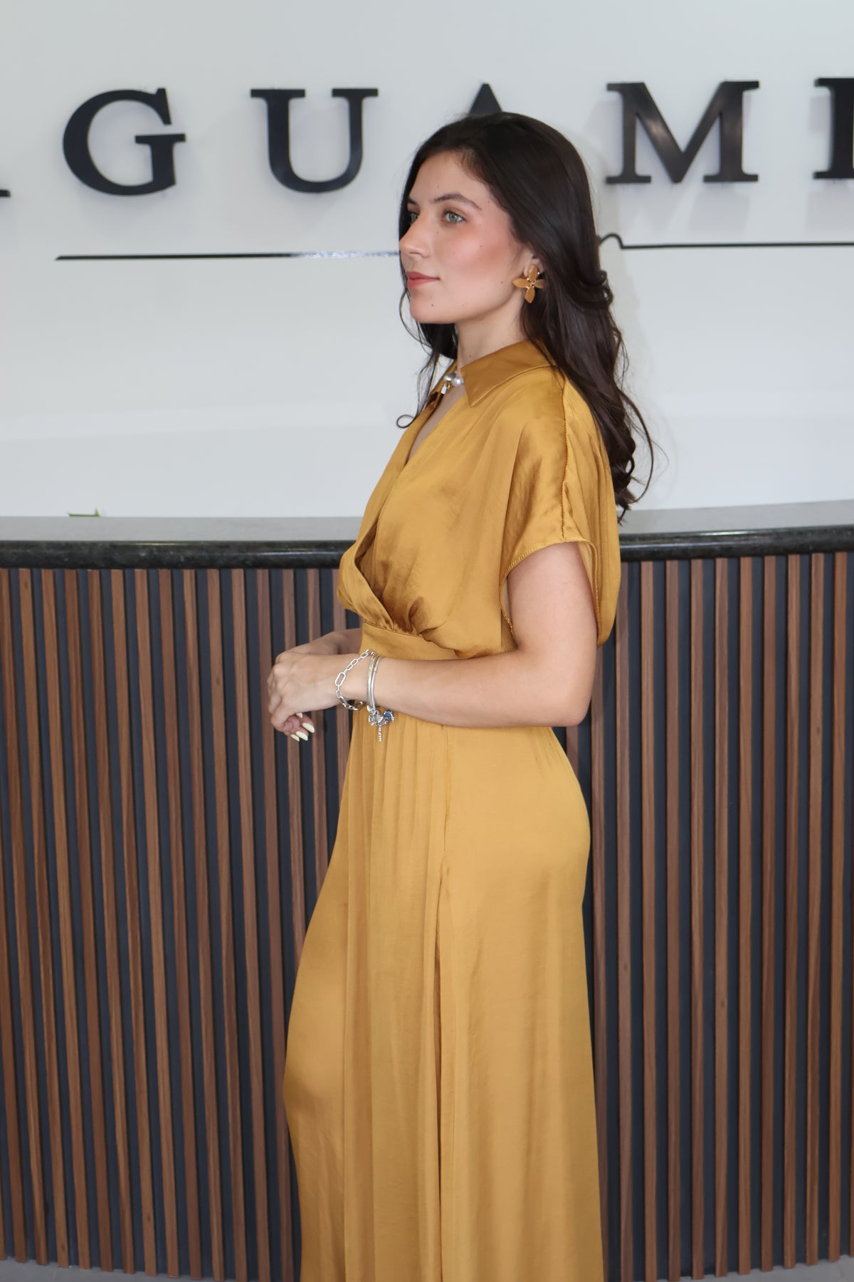 Conjunto satin mostaza