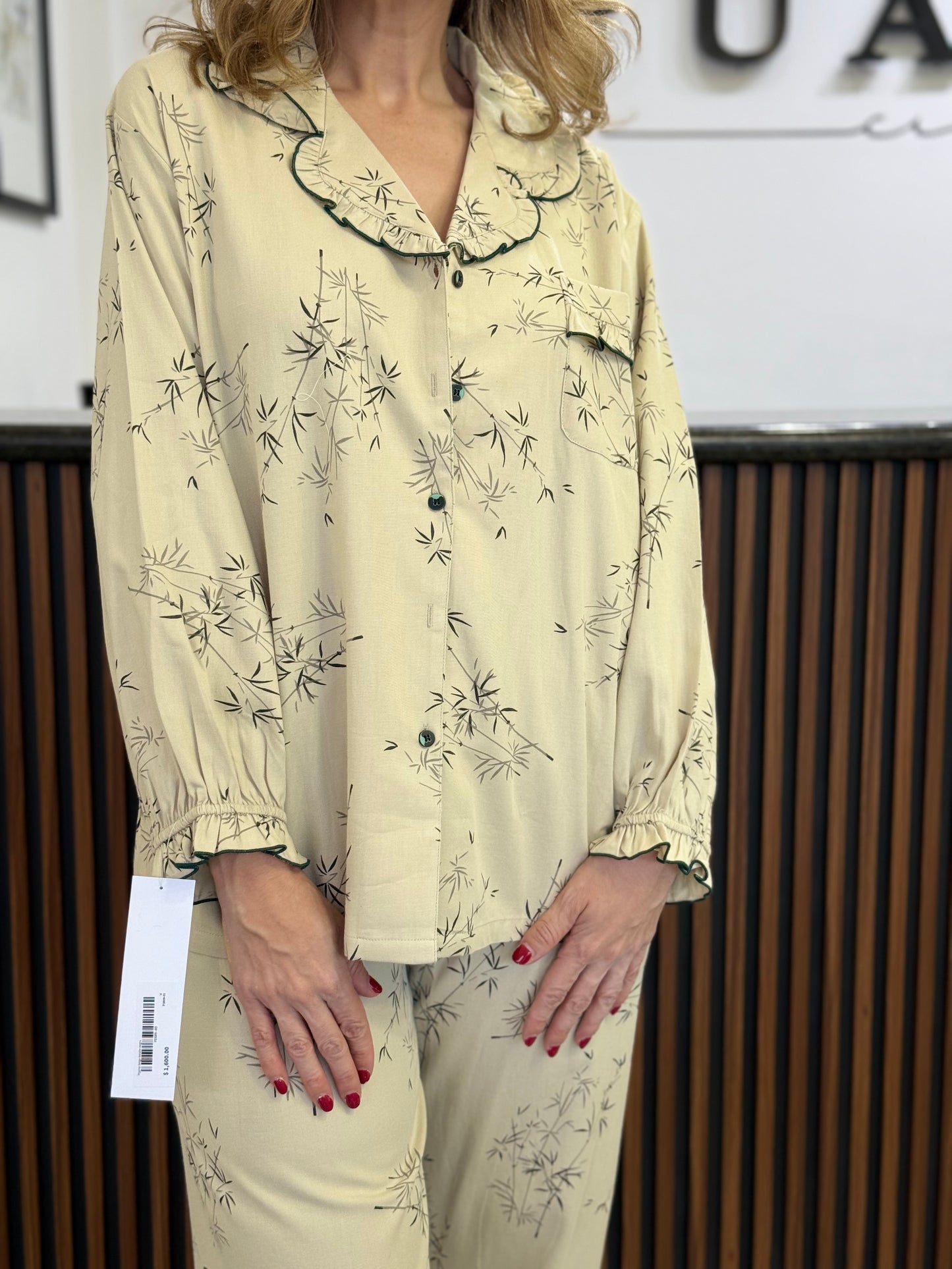 Pijama beige detalle negro