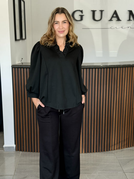 Set pants y suéter negro detalle cuello