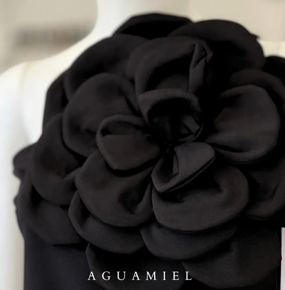 Blusa 1 hombro flor