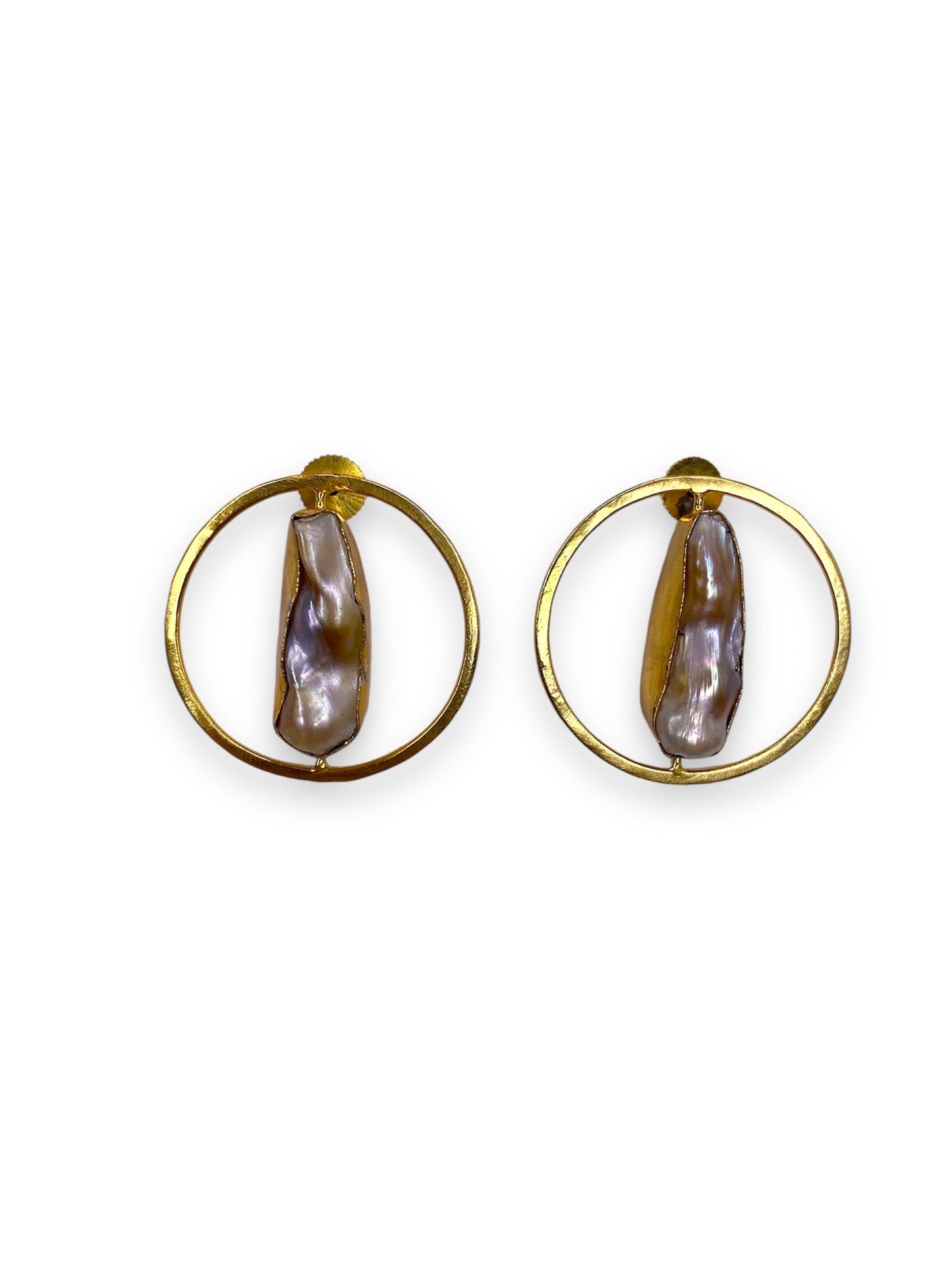 Aretes Círculo con Perla Barroca – Sofisticación Natural