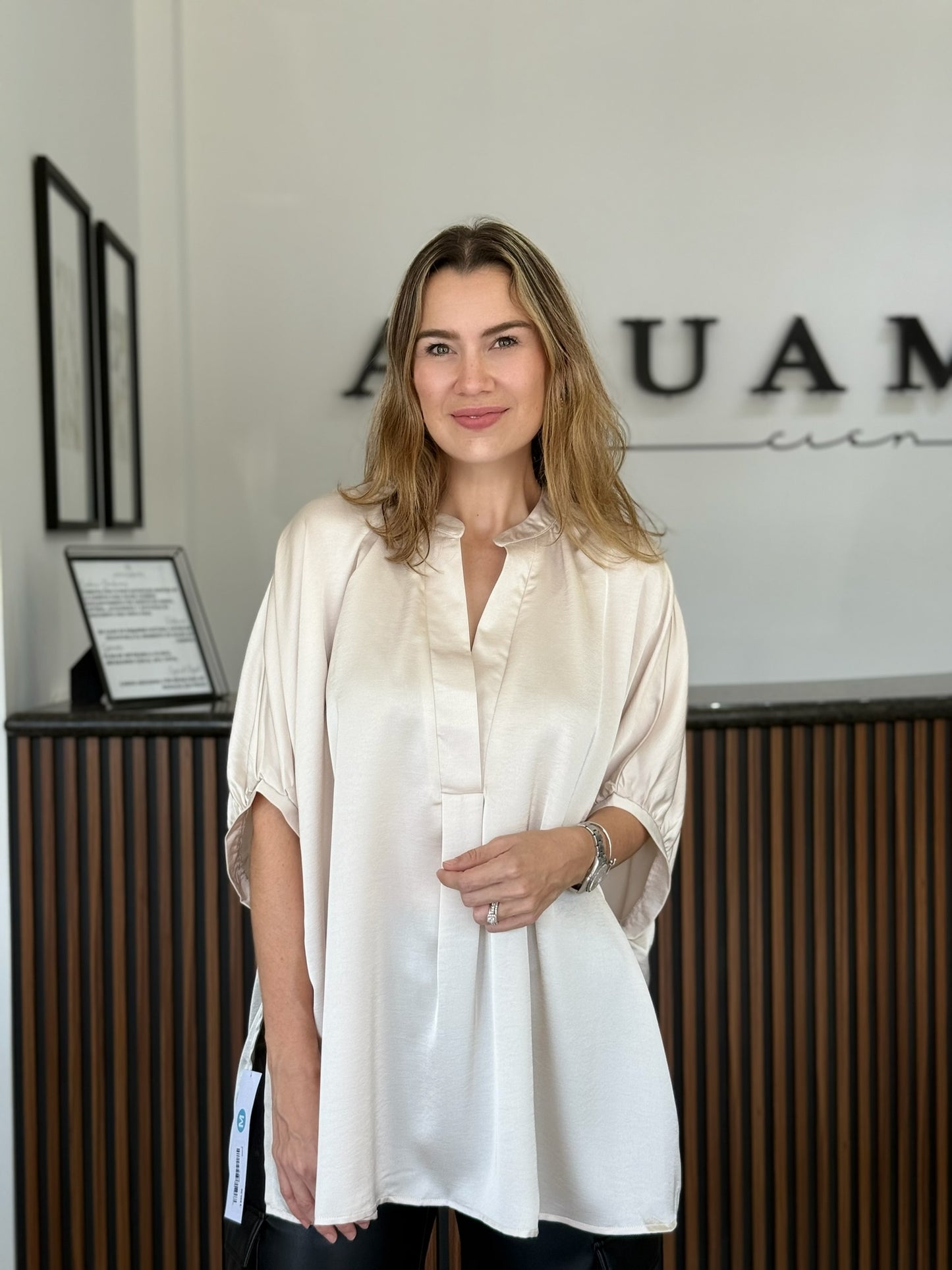 Blusa Cuello Abierto Satín