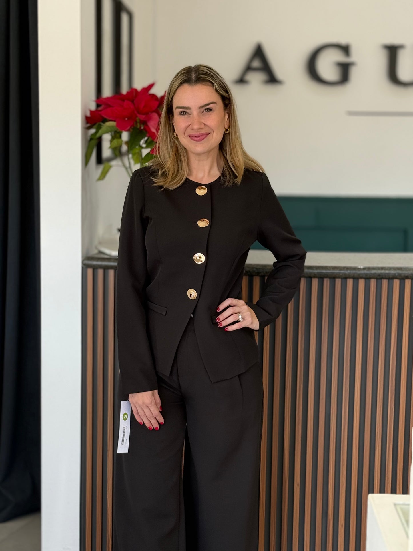 Set negro botones dorados