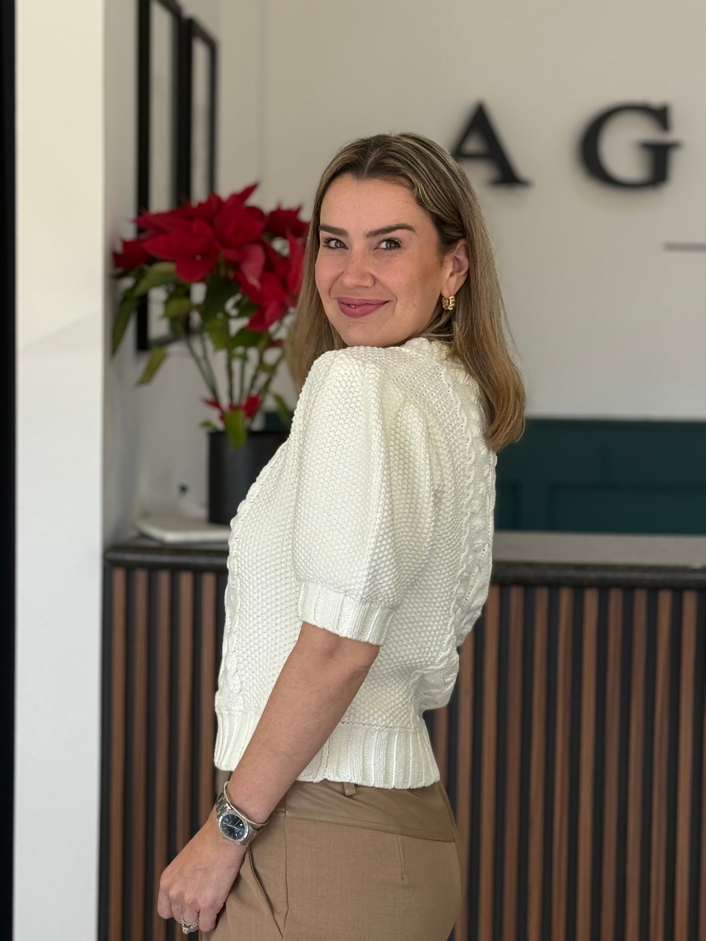 Suéter bordado blanco