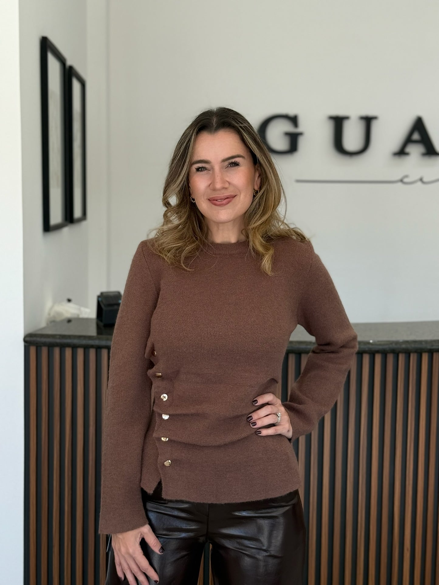 Suéter café fruncido