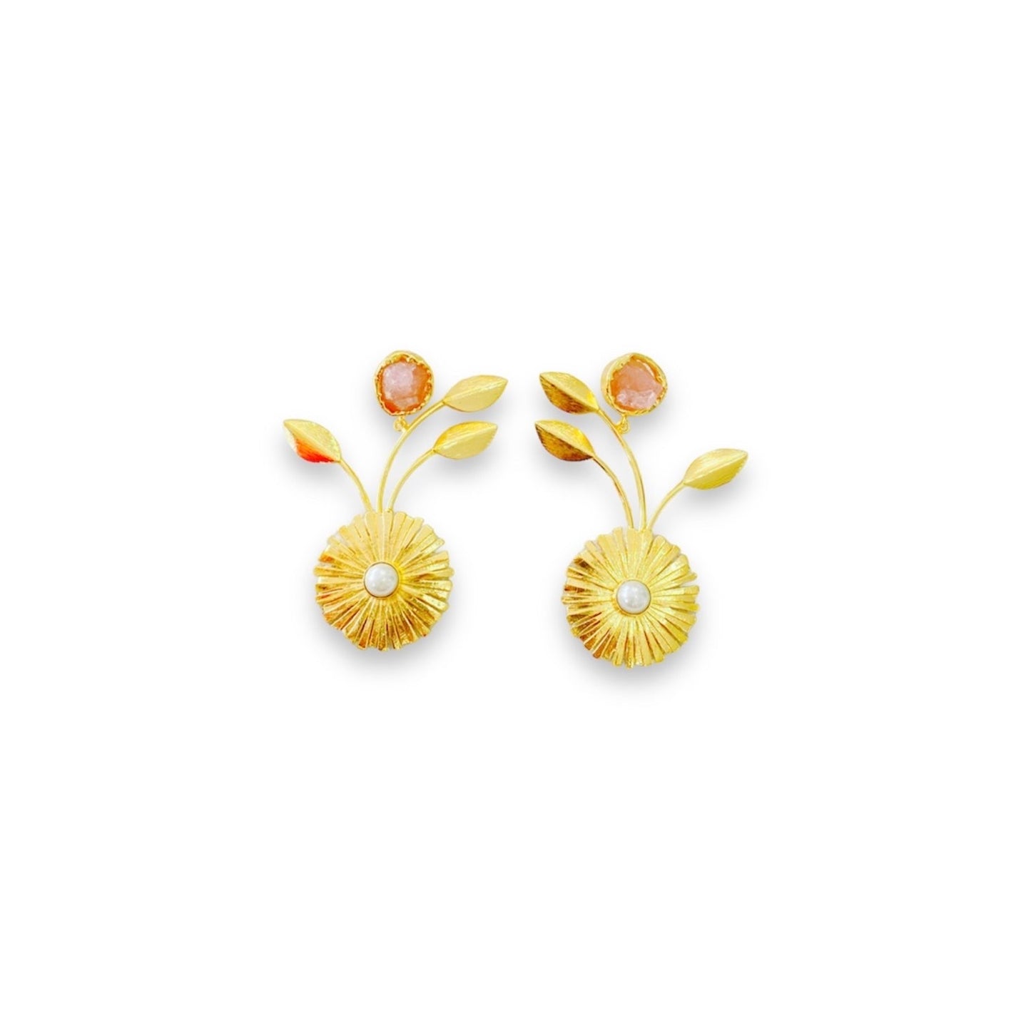 Aretes Macarena – Diseño Floral con Detalles Dorados