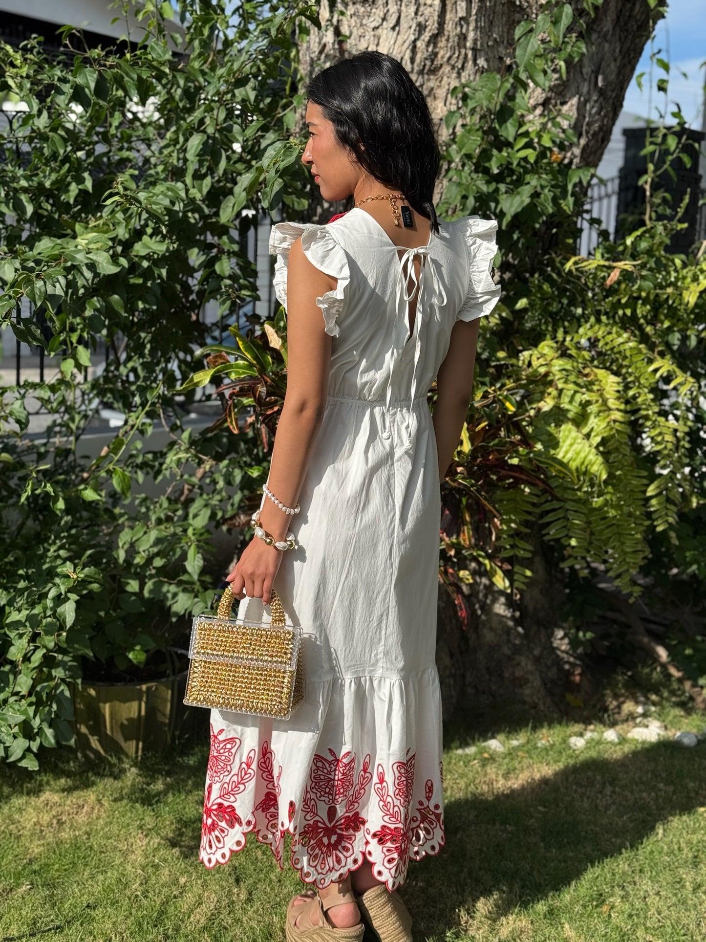 Vestido blanco detalles rojos