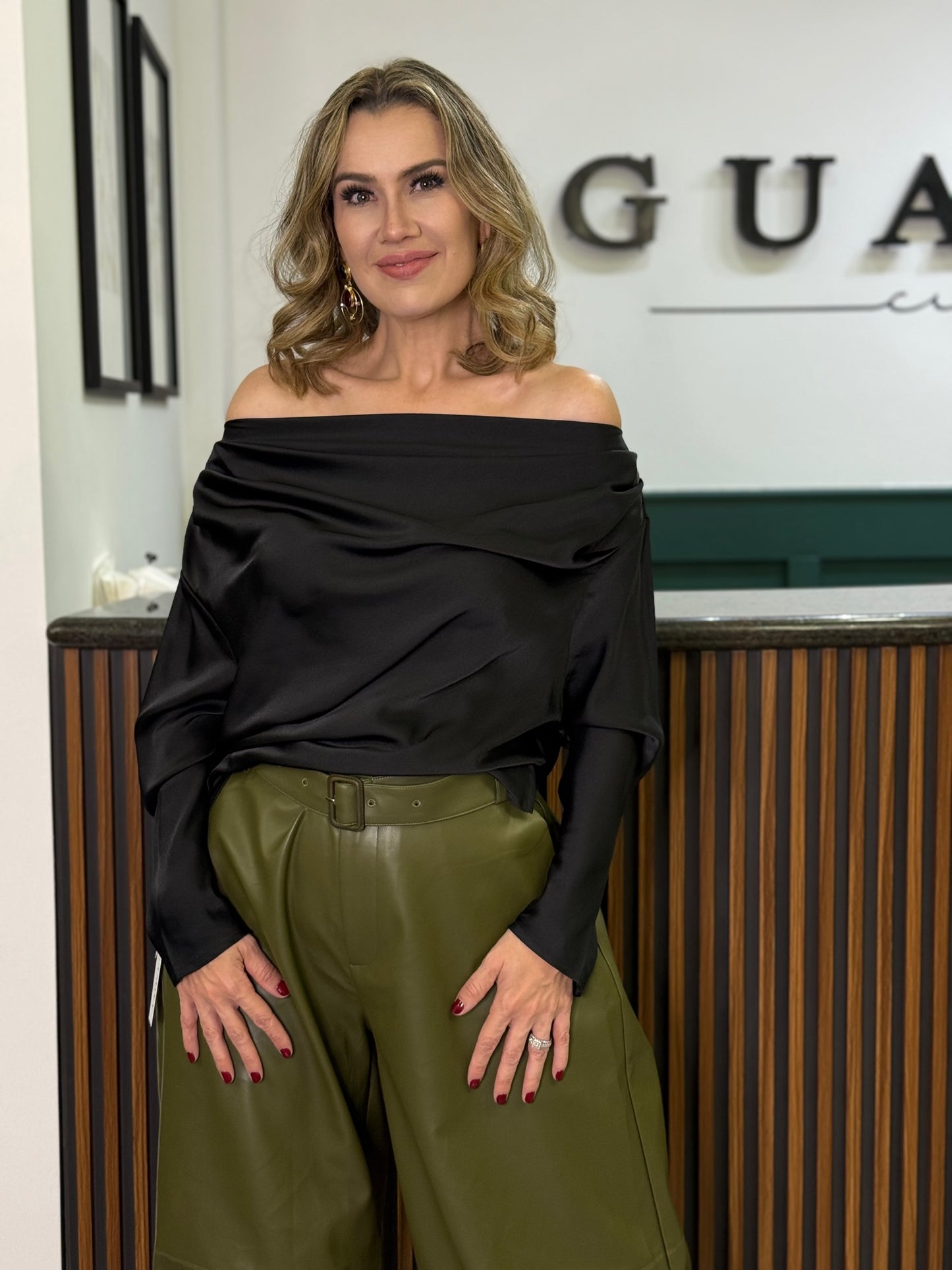 Blusa Off-Shoulder Negra