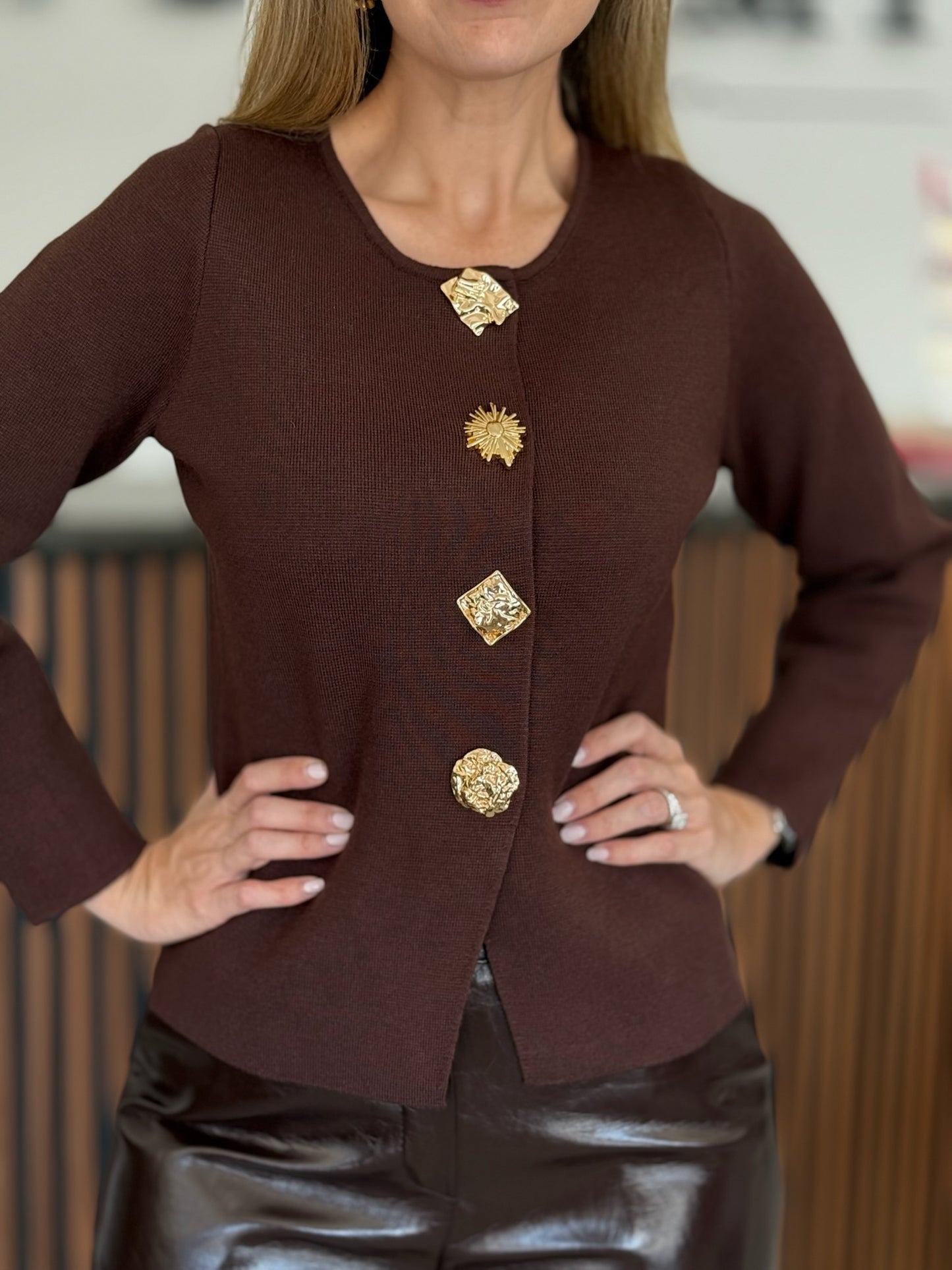 Suéter botones dorados