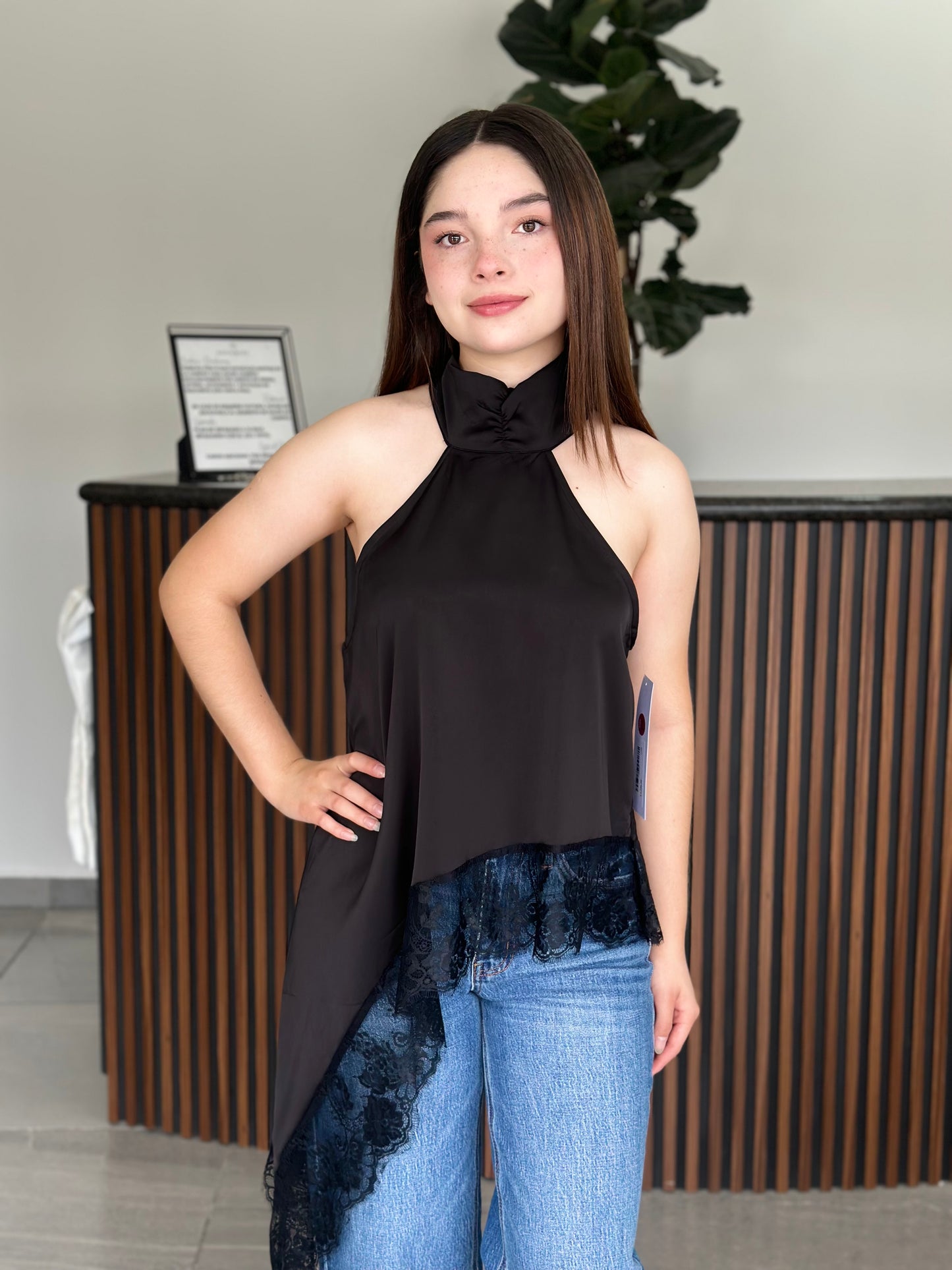 Blusa satin encaje