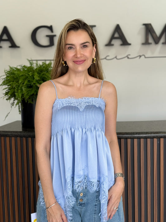 Blusa celeste encaje