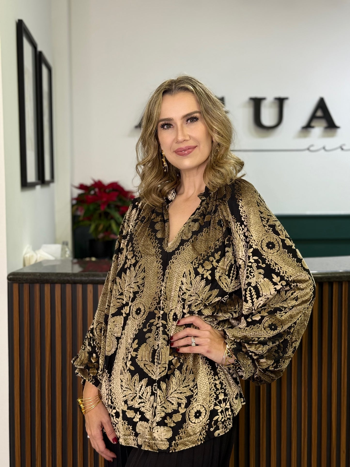 Suéter Negro Floral de Manga Globo