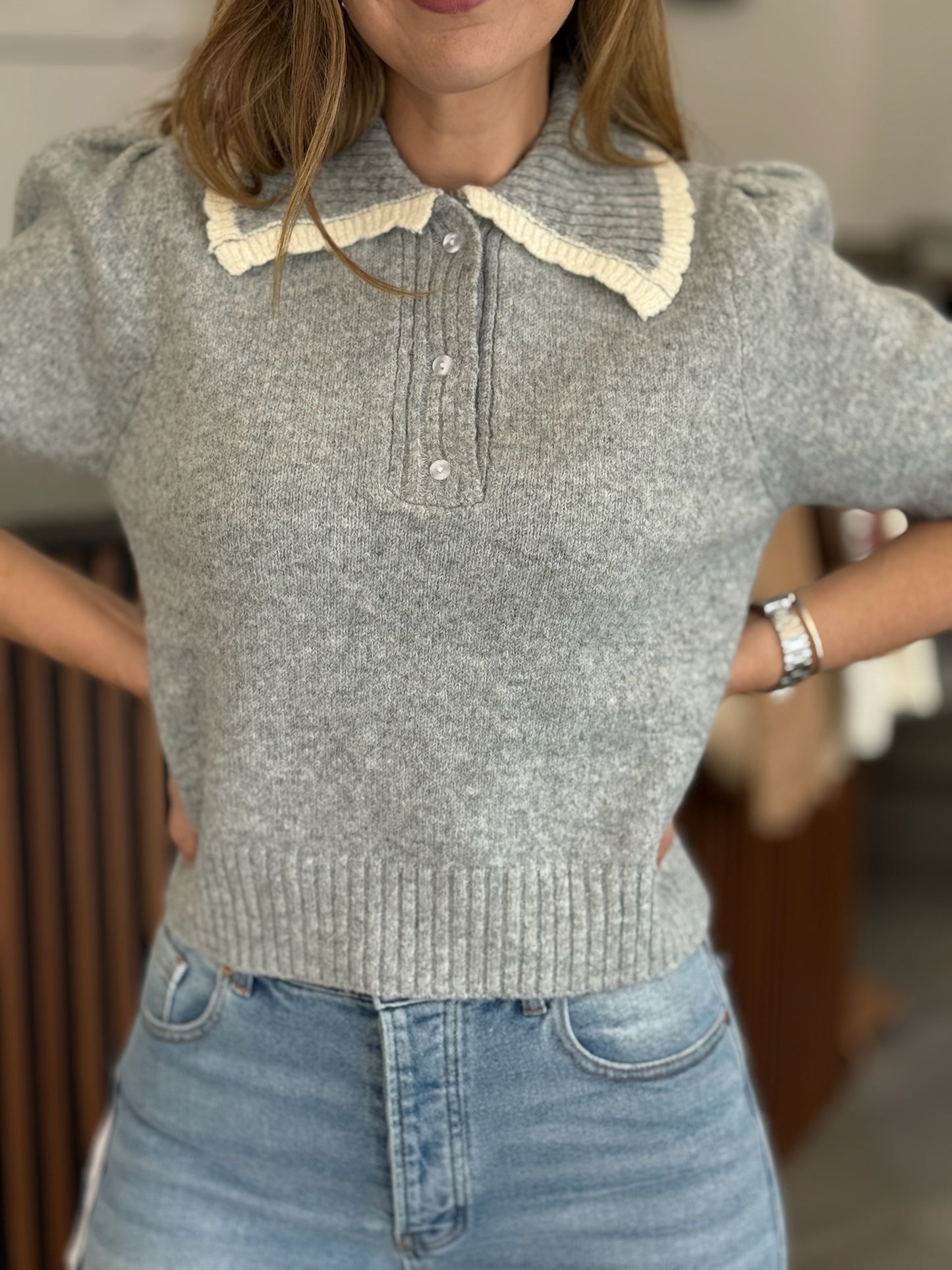 Suéter Gris con Cuello