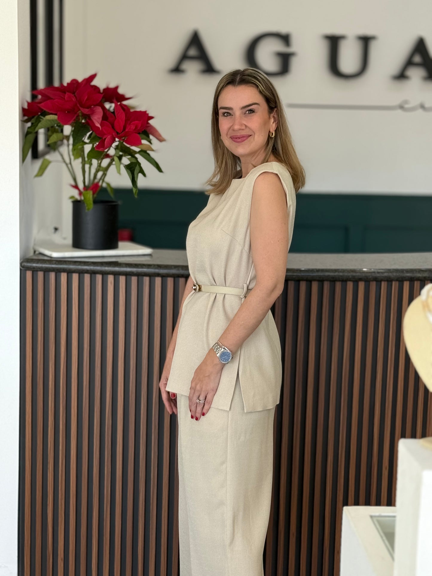 Conjunto beige con cinto