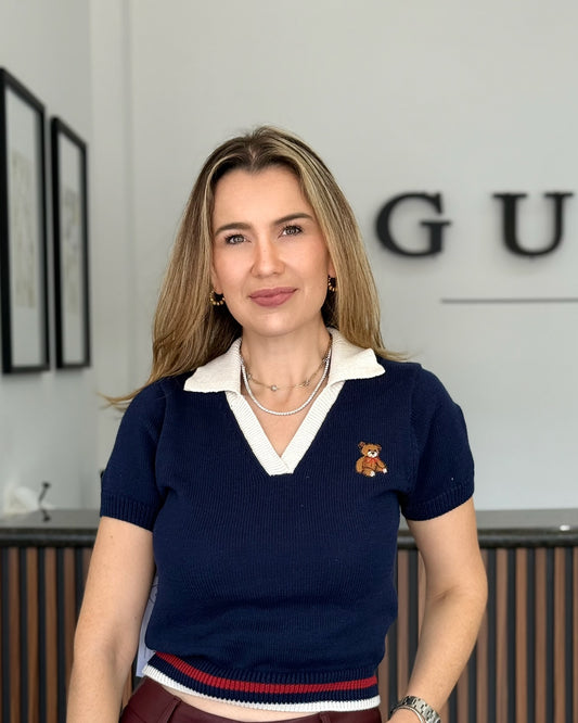 Blusa azul marino detalle oso