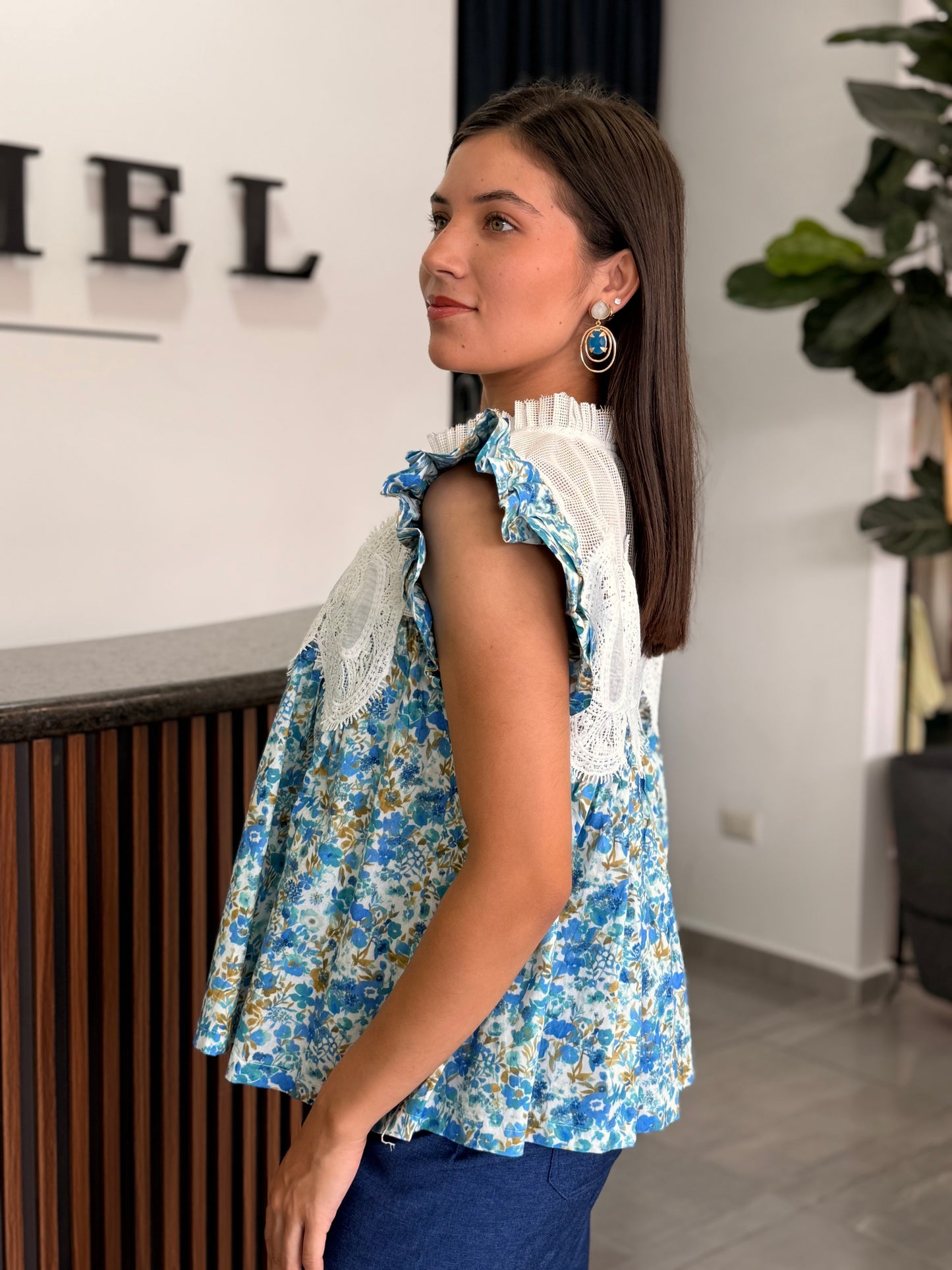Blusa Floreada con Transparencia