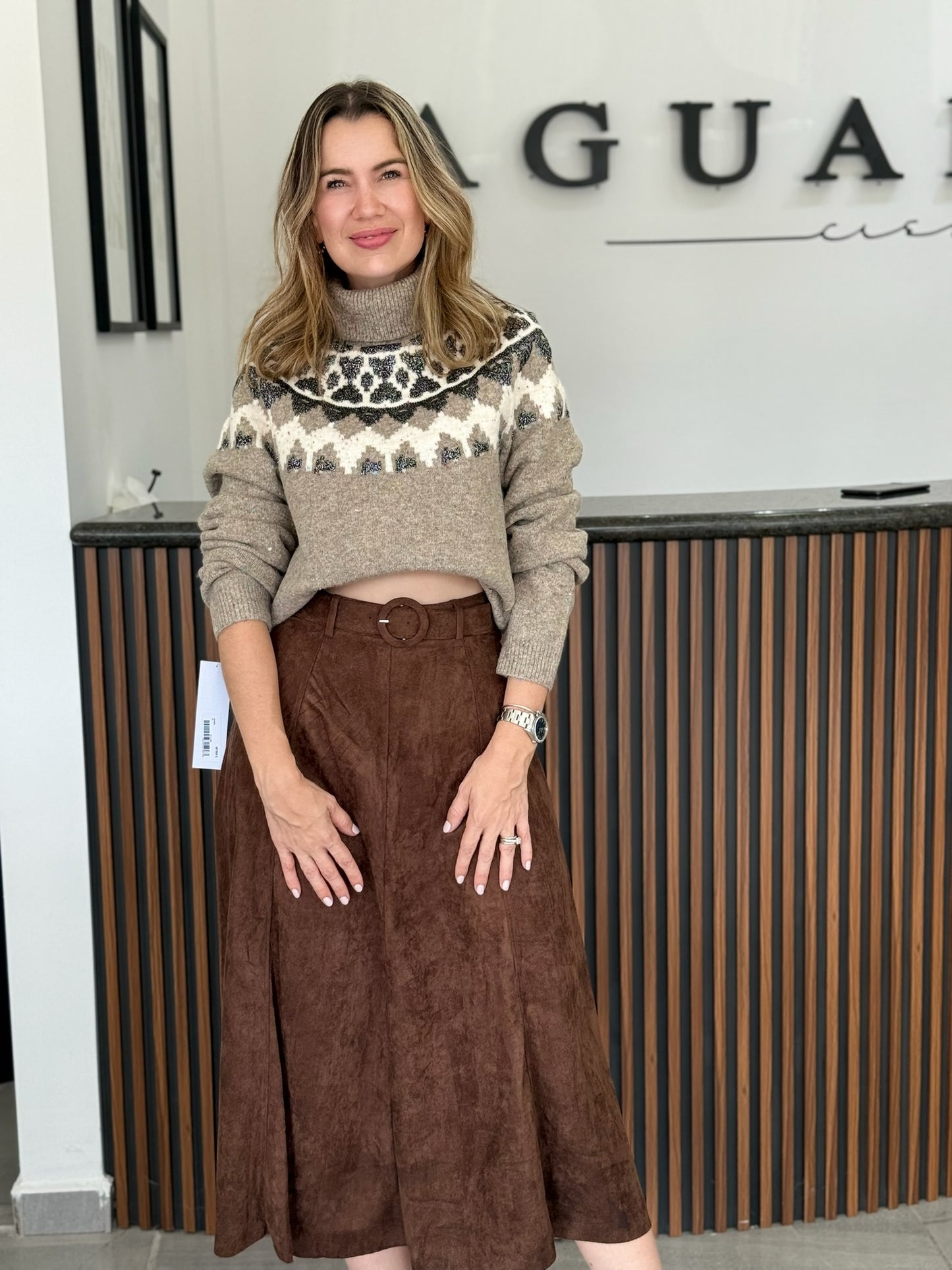 Suéter tejido cuello alto diseño