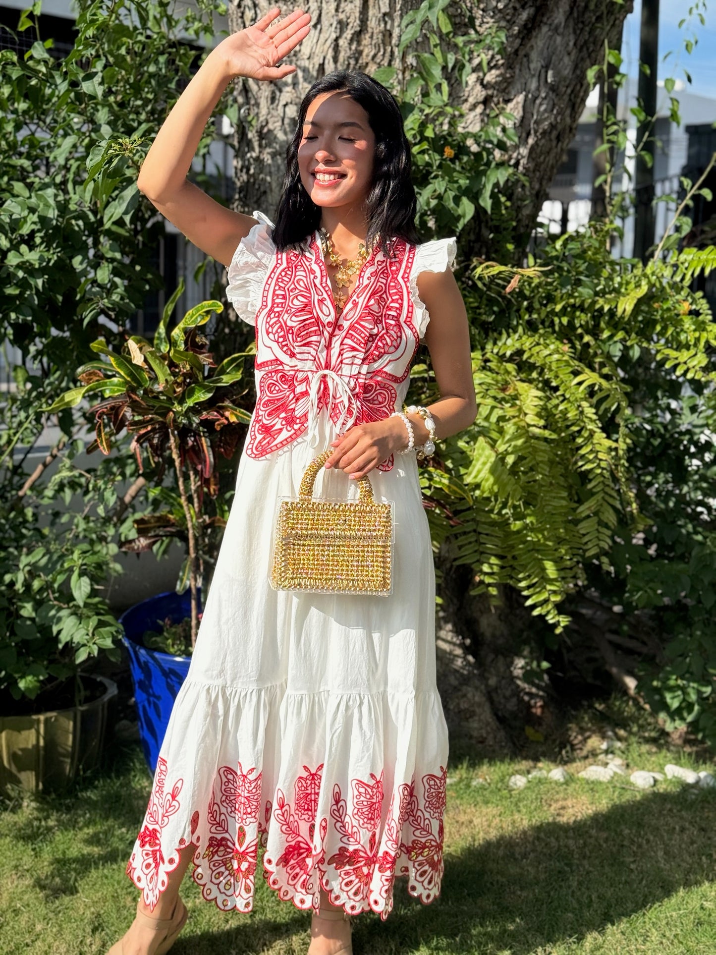 Vestido blanco detalles rojos