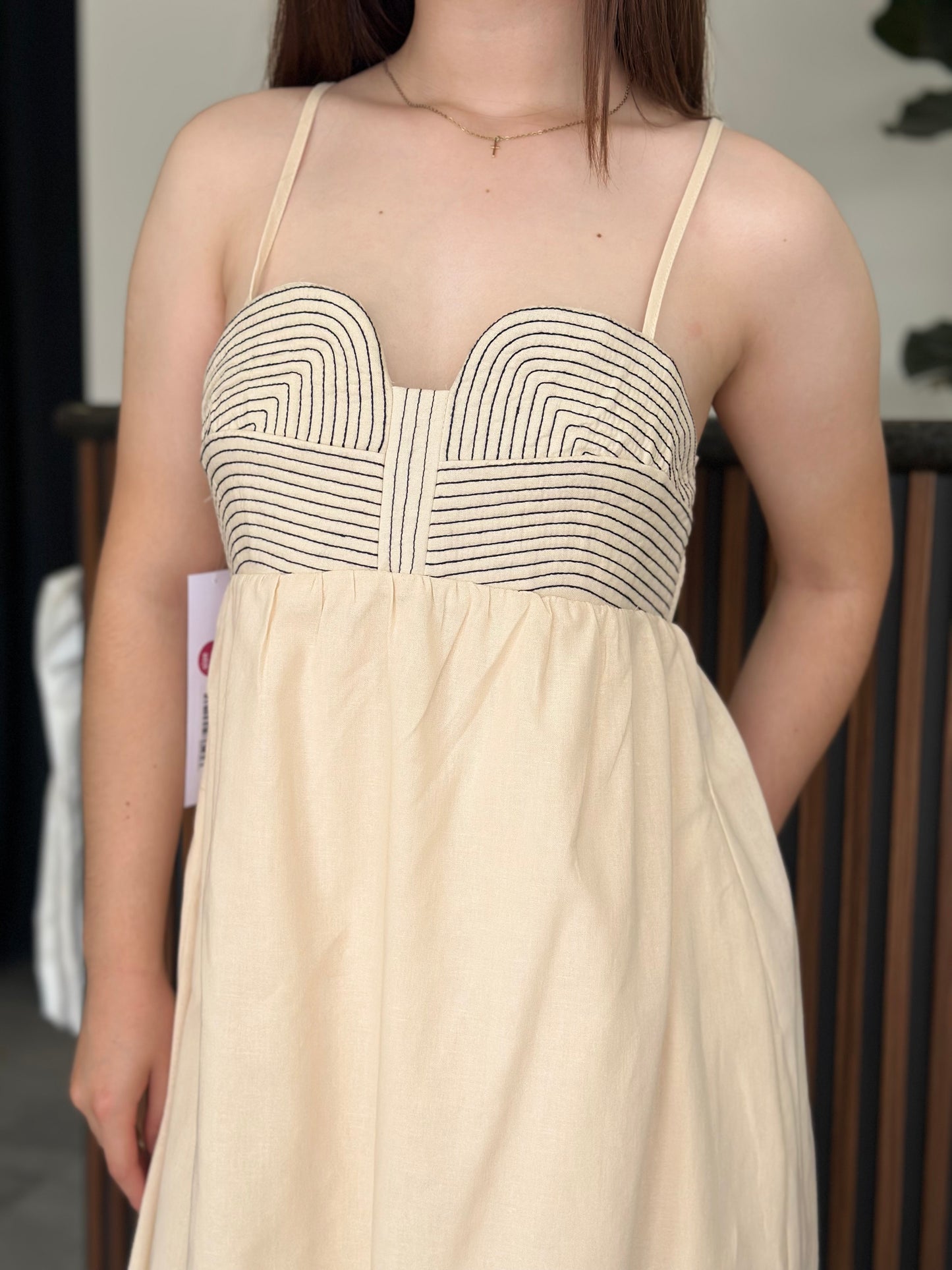 Vestido Beige con Negro