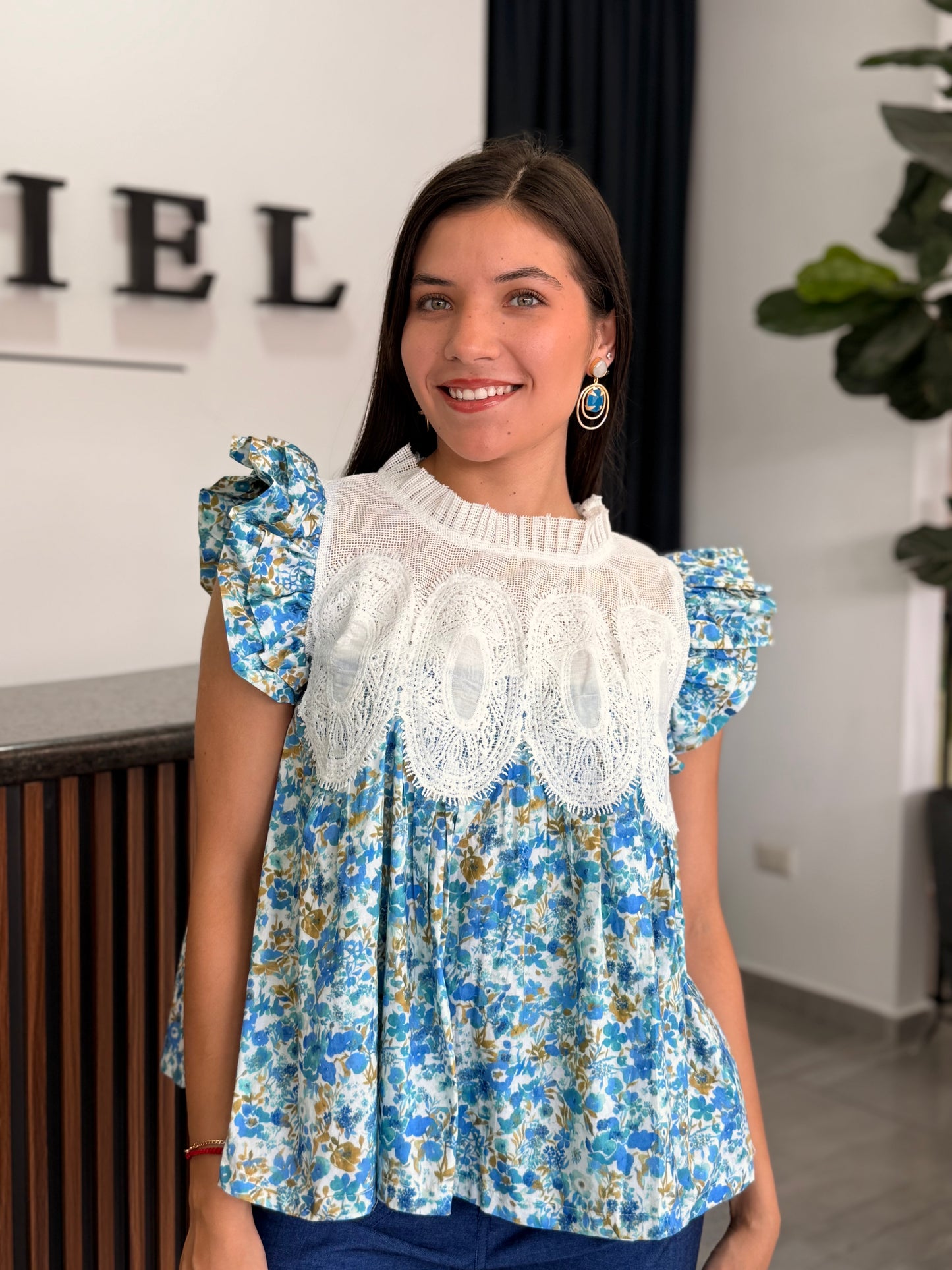 Blusa Floreada con Transparencia