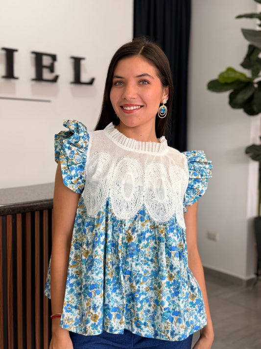Blusa Floreada con Transparencia