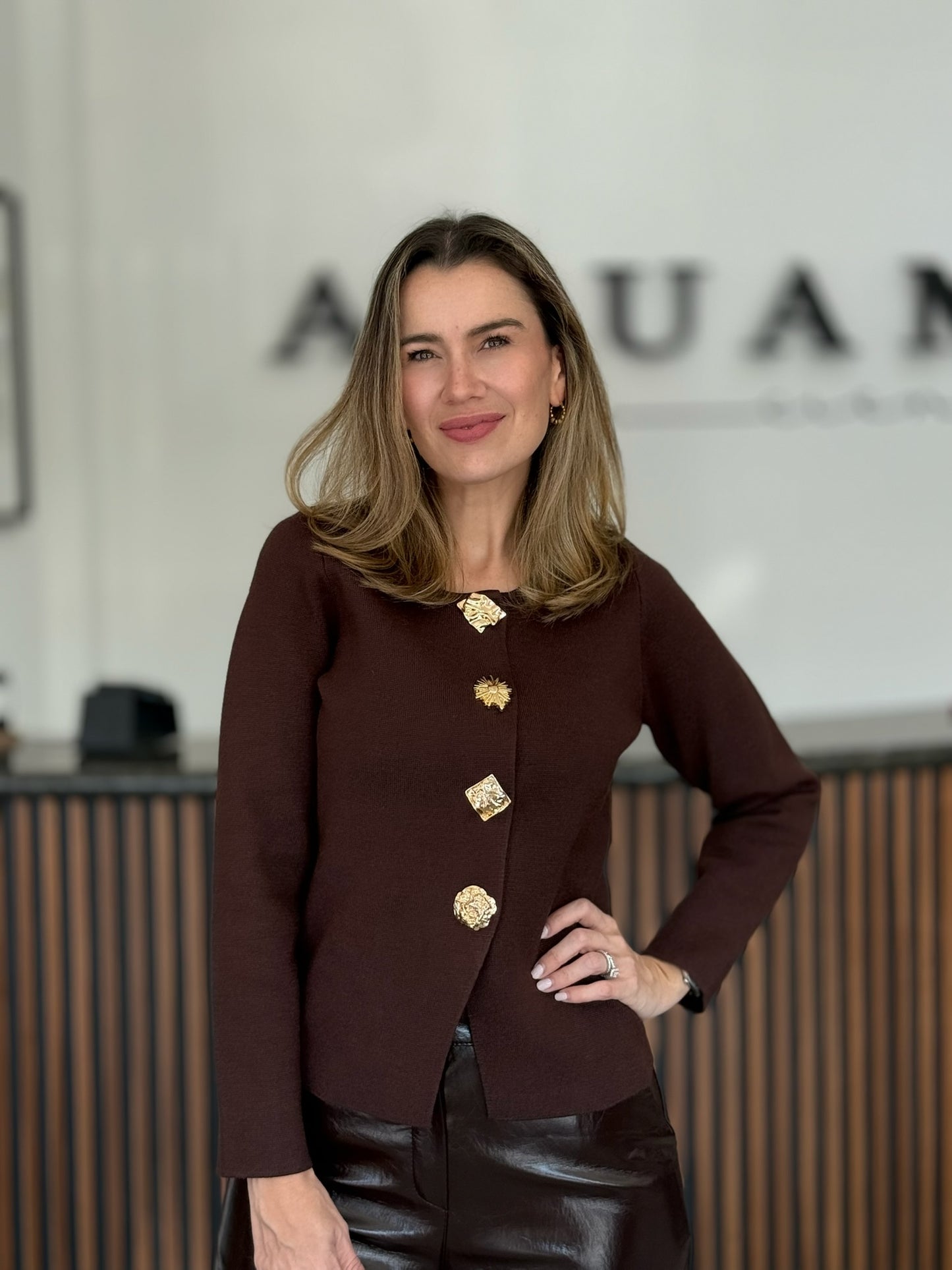 Suéter botones dorados