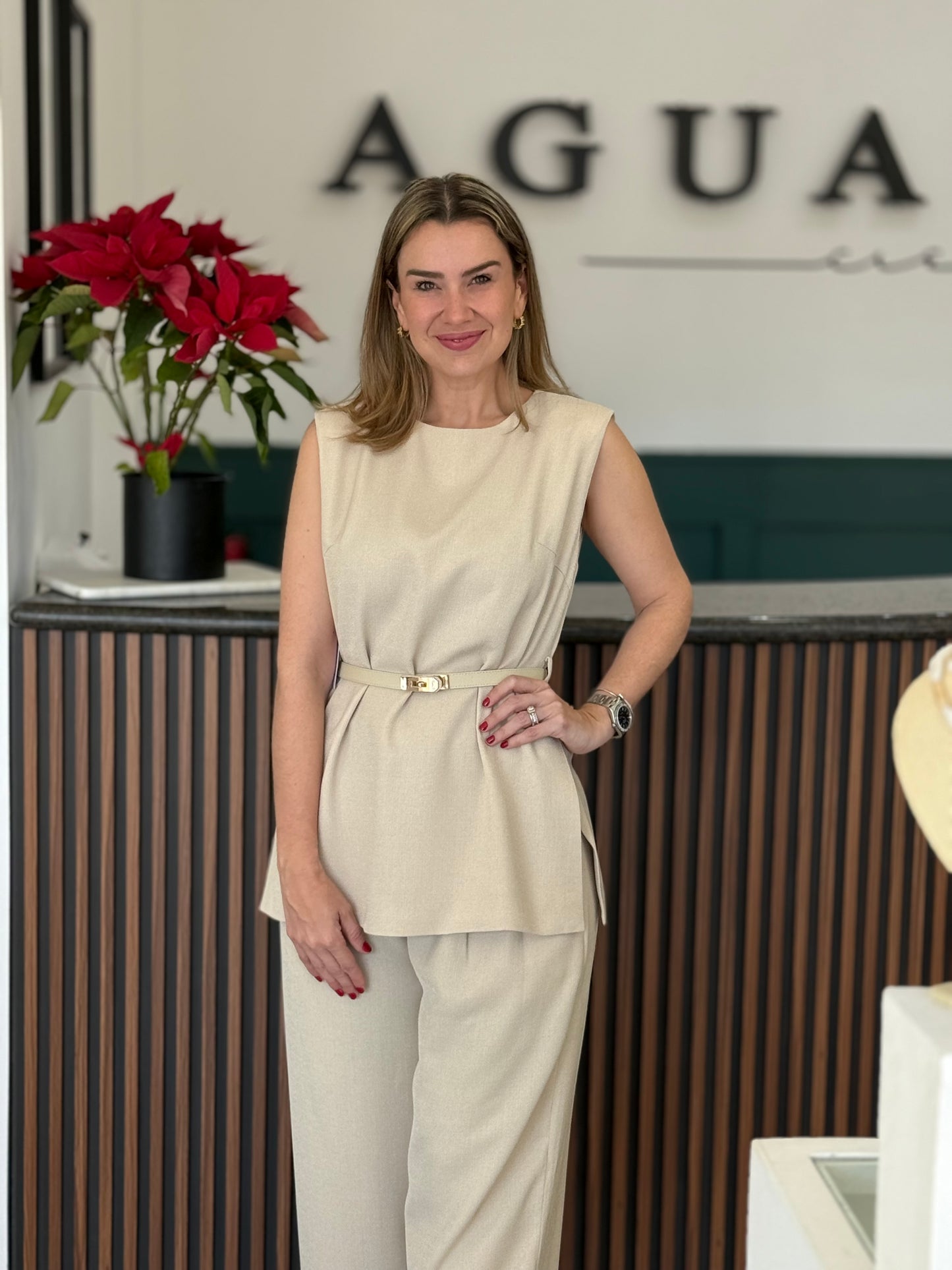 Conjunto beige con cinto