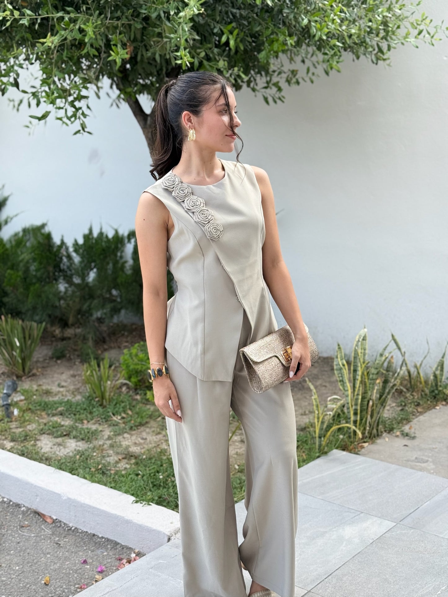 Conjunto verde militar flor
