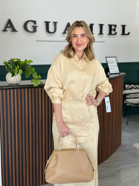 Conjunto camisa y falda beige