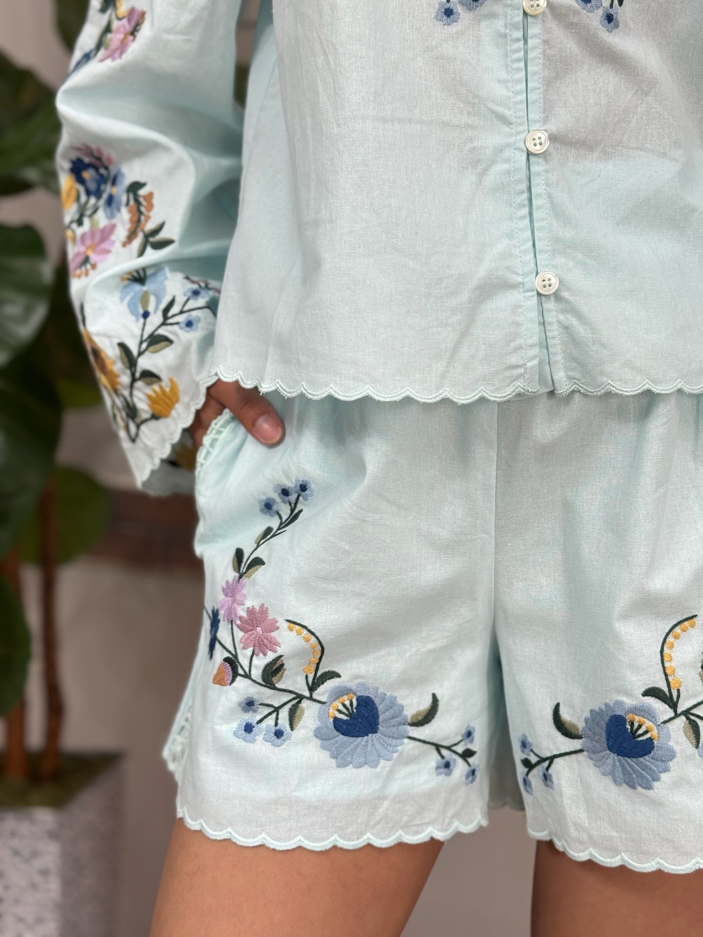 Set short sky blue