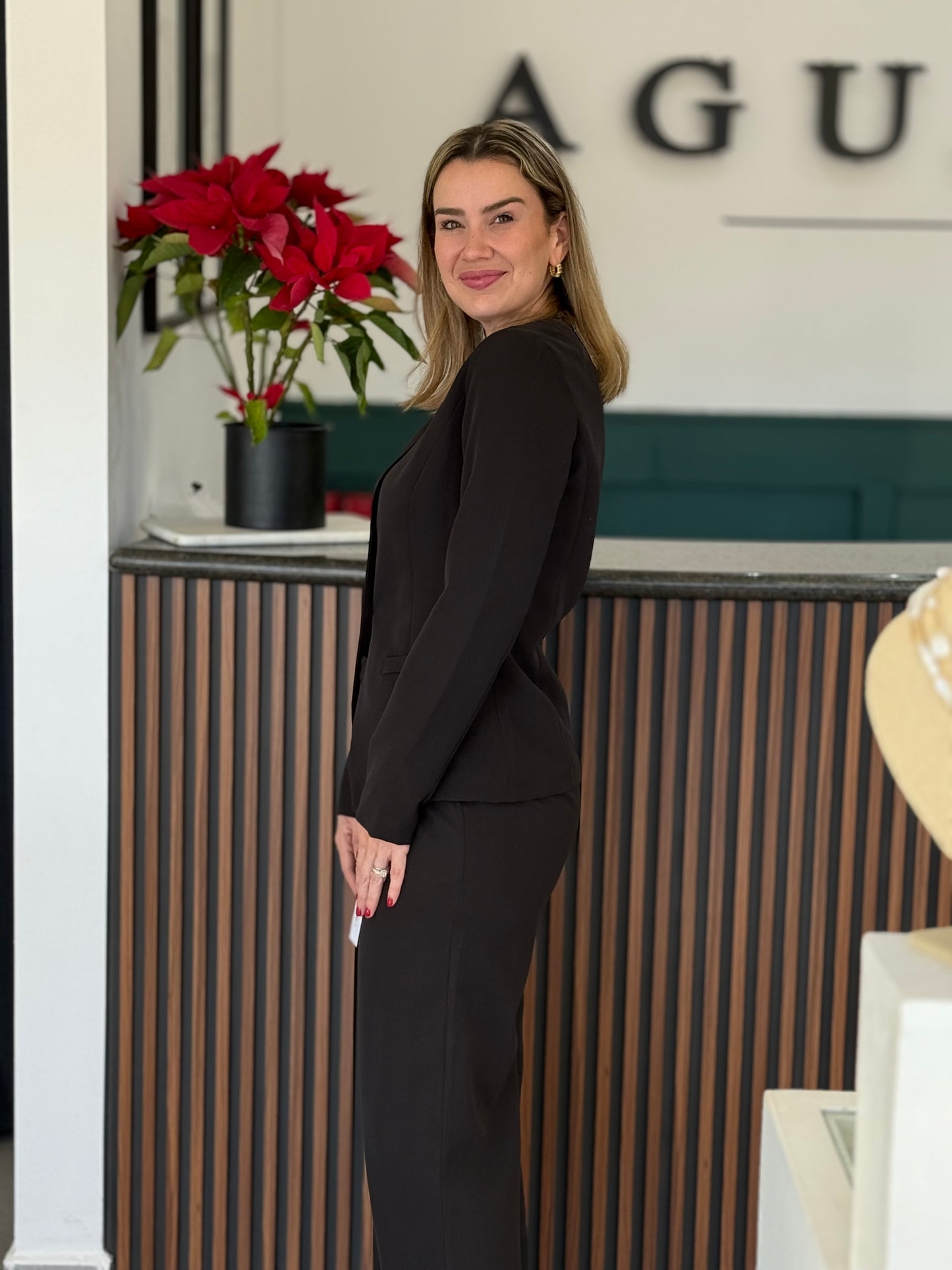 Set negro botones dorados