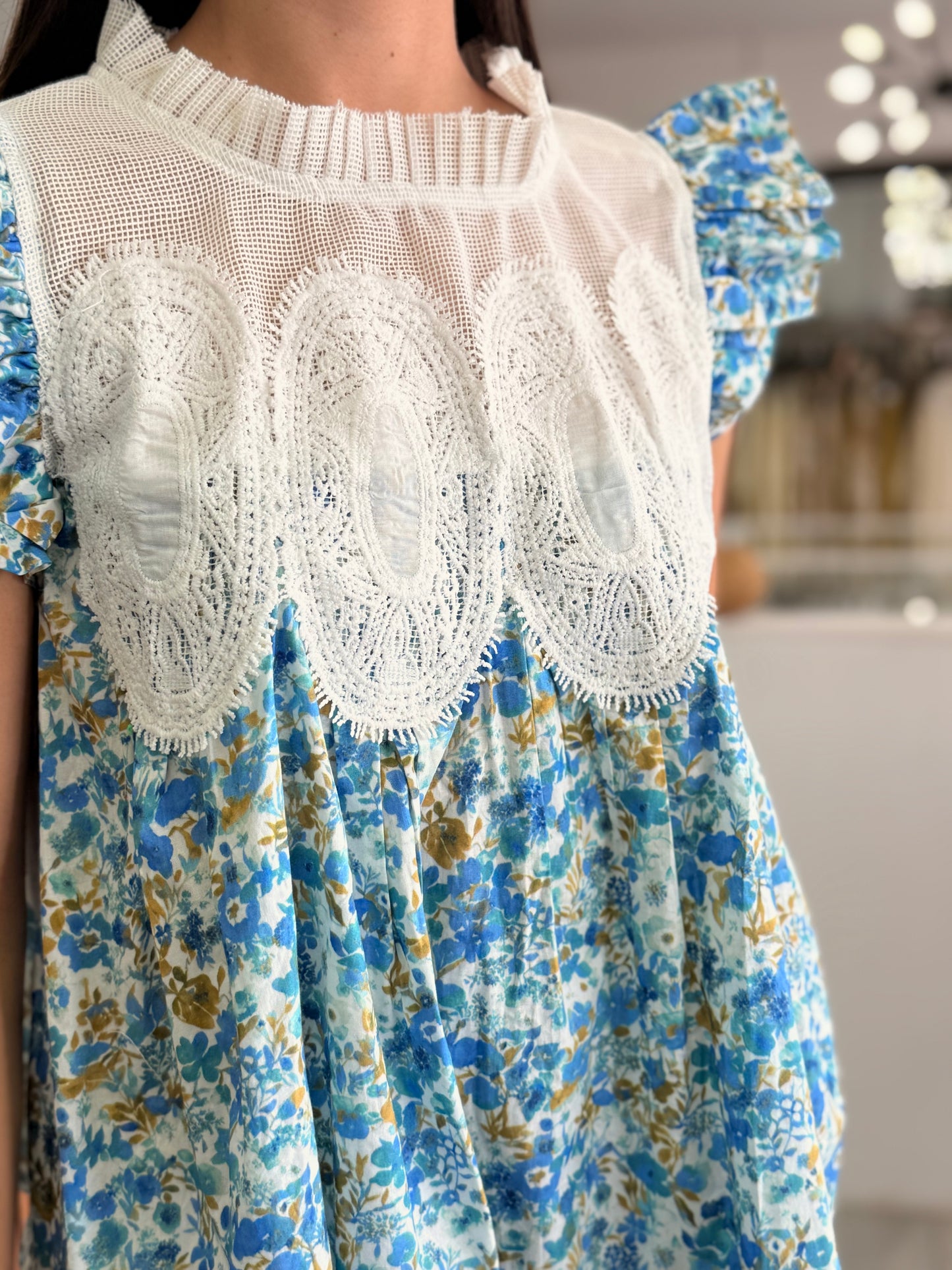 Blusa Floreada con Transparencia